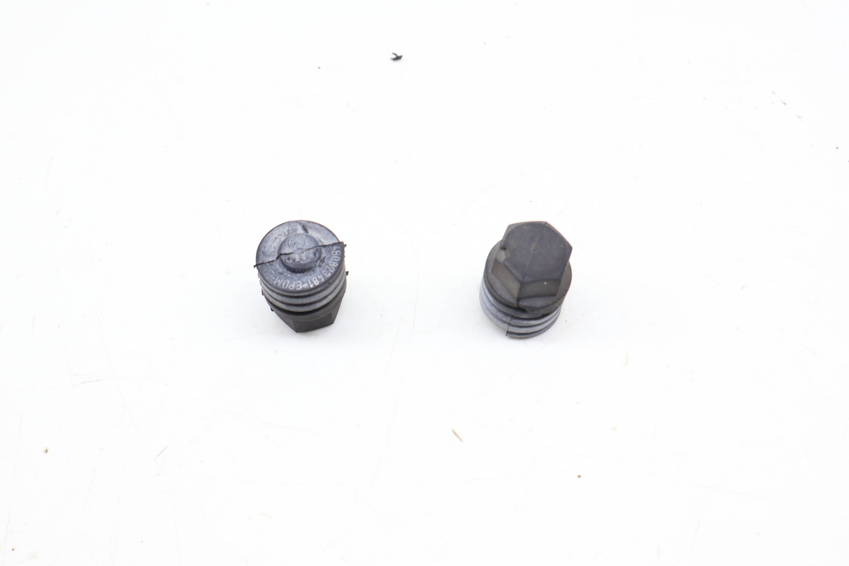 Hood Stop Jounce Bumper Set 4B0823481 95850548101