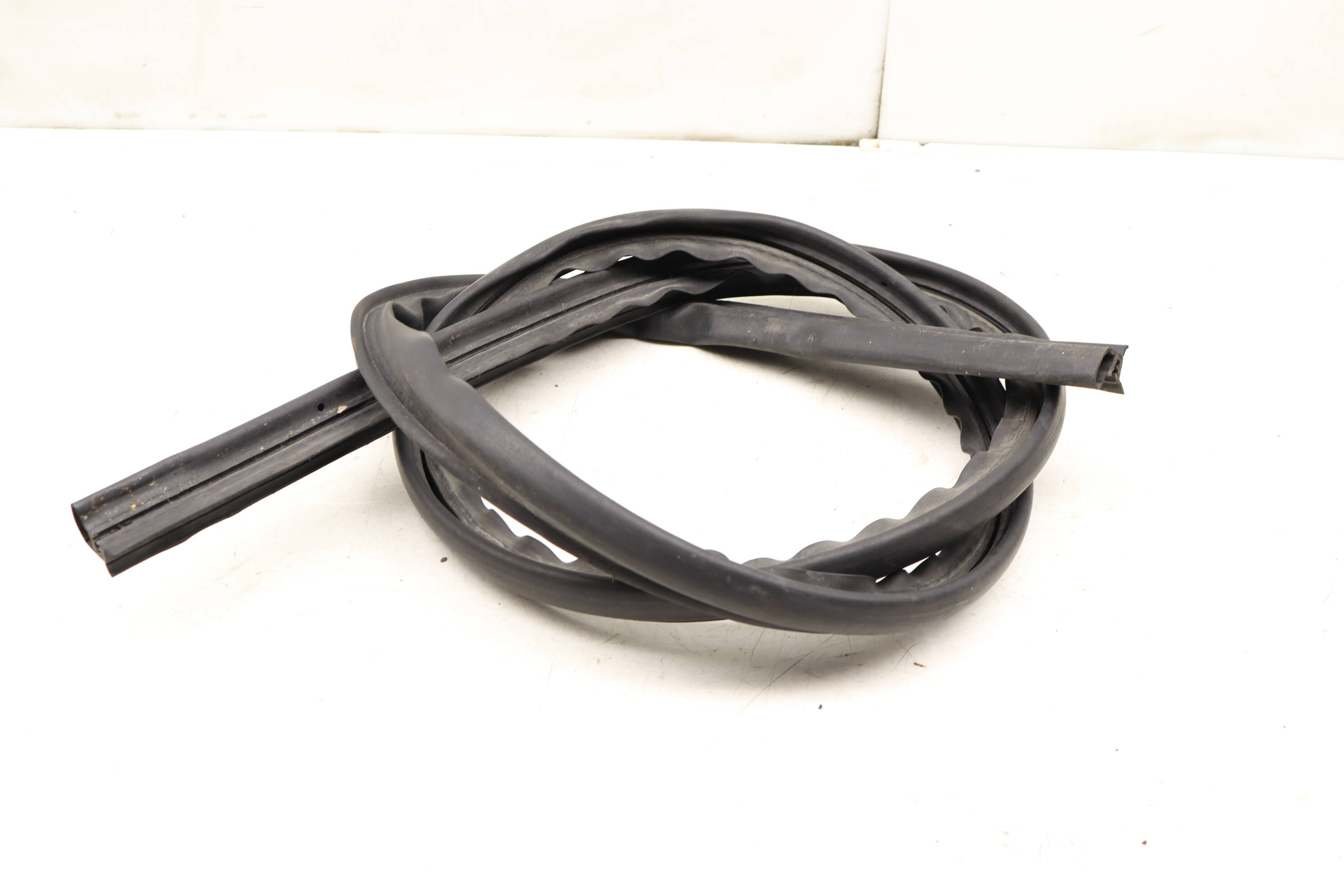 Engine&#x20;Bay&#x20;Hood&#x20;Seal&#x20;8E0823731A