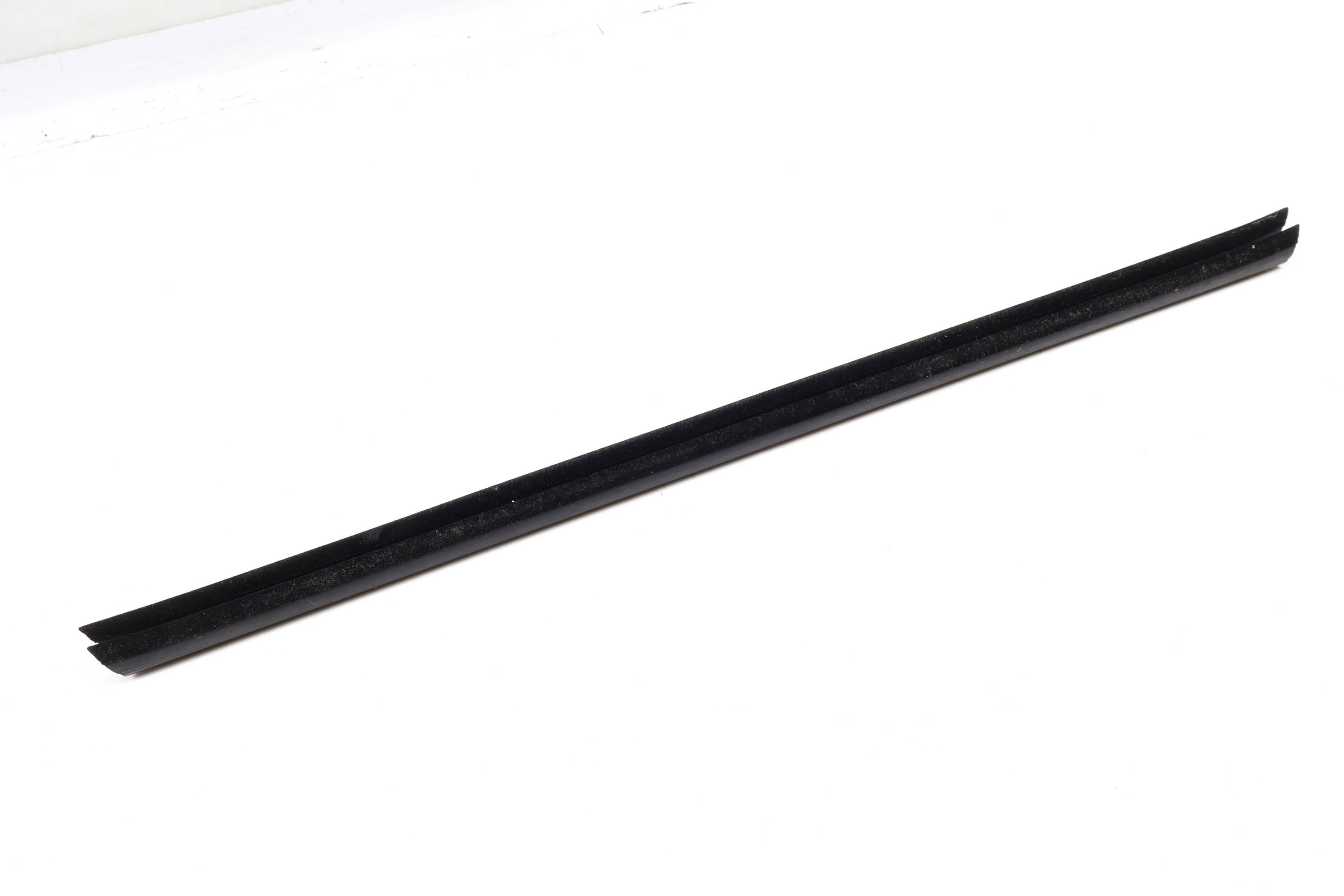 Inner Door / Window Slot Seal 8U0839480