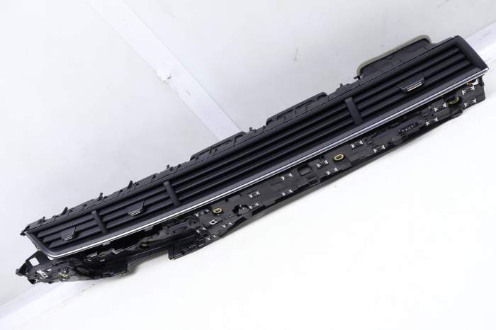 Dash Air Vent Assembly 4M1820902N main product photo