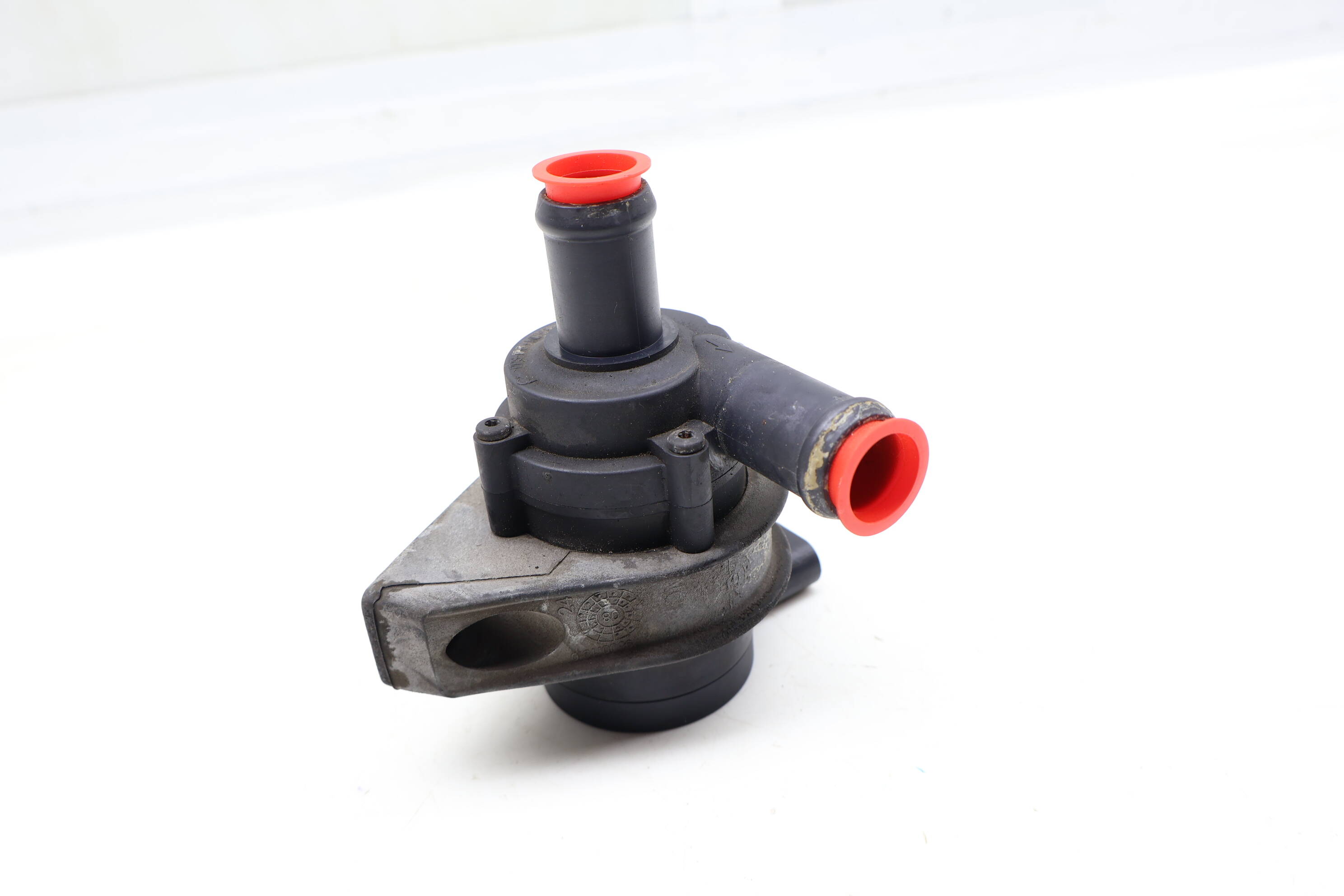 Auxiliary Coolant / Water Pump 06H965561