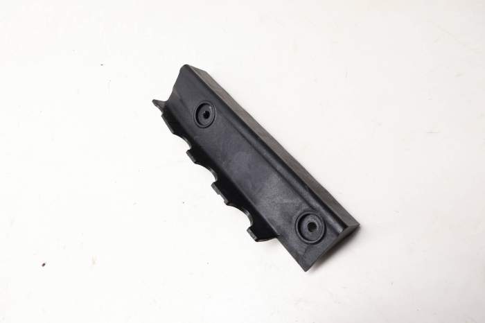 Side Skirt / Rocker Panel Mount Bracket 8T0853921 main product photo