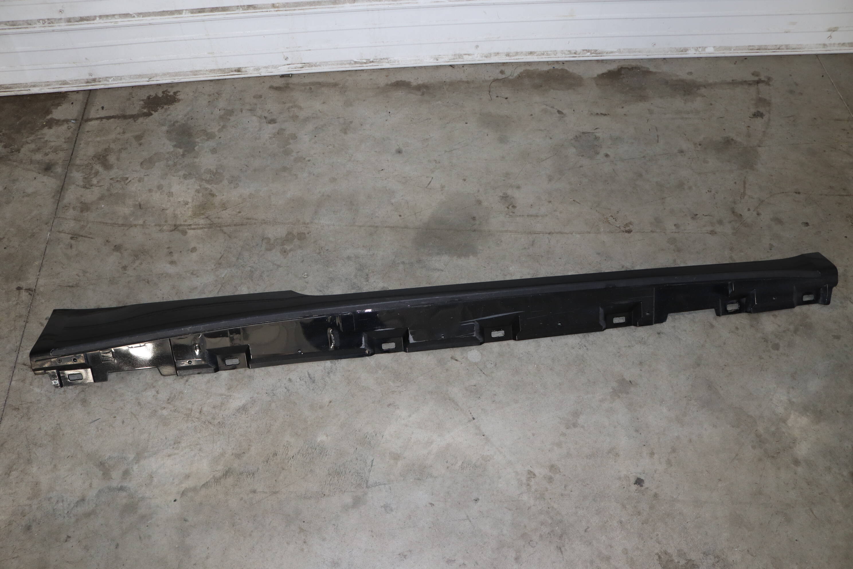 Side Skirt / Rocker Panel 8W6853860A