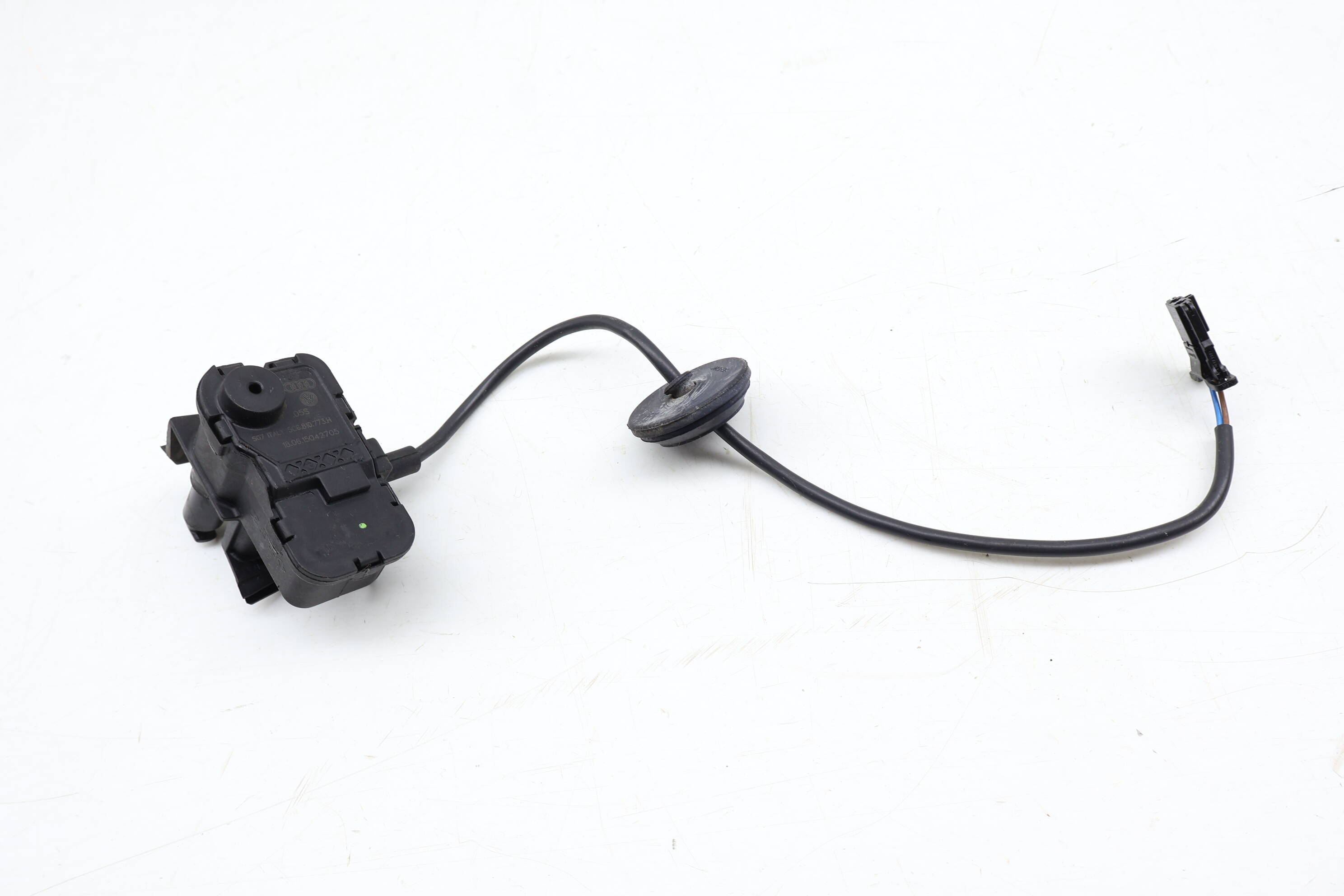 Fuel Door Lock Actuator 5C6810773H