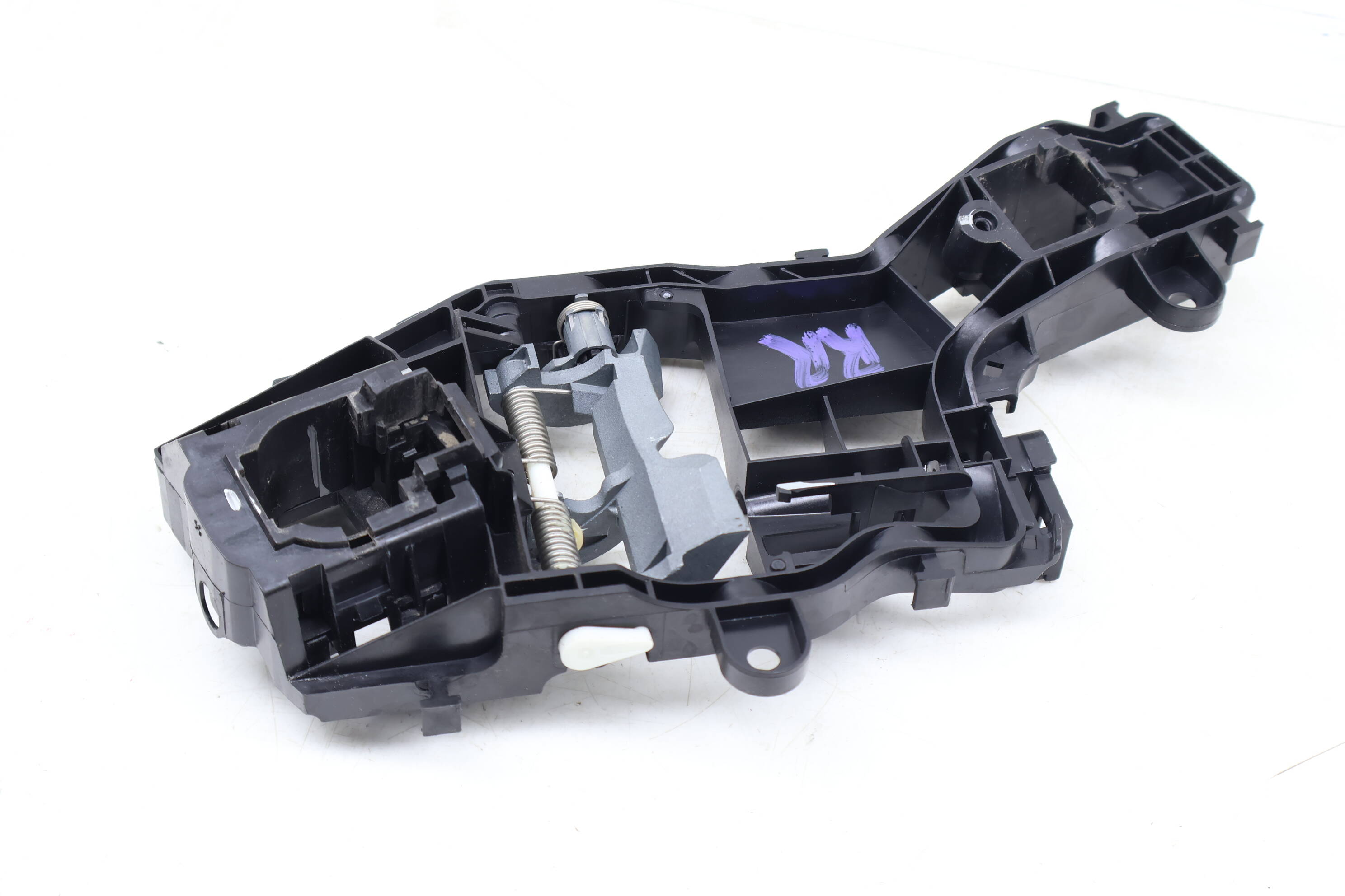 VW Right Exterior Door Handle Bracket (Tiguan) 5NN837812C