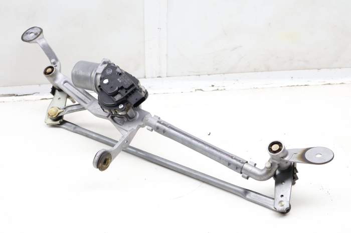 Windshield Wiper Transmission W/ Motor 61617399004 main product photo