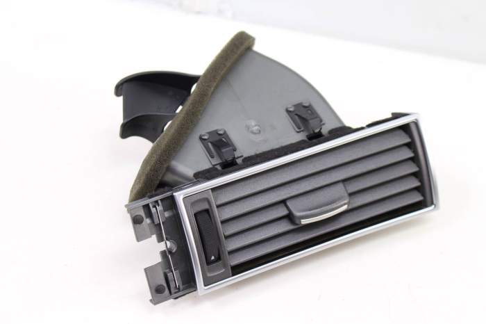 Dash Air Vent 4F1820902B main product photo