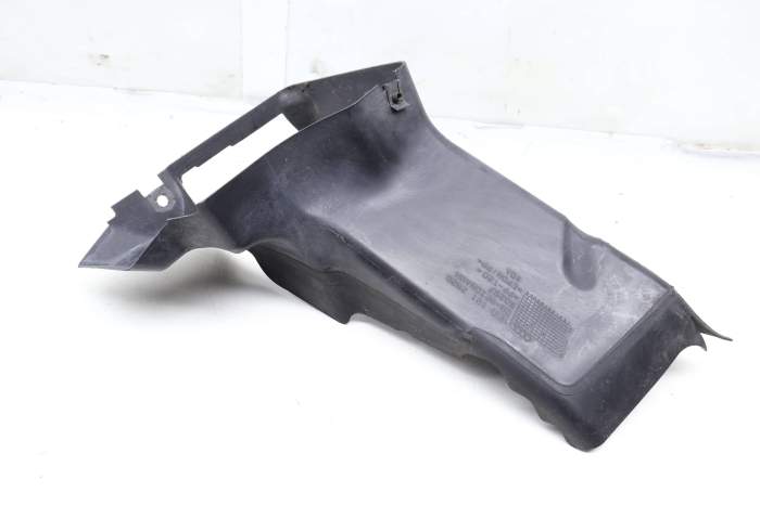 Auxiliary Radiator Air Guide / Duct 8E0121282B main product photo