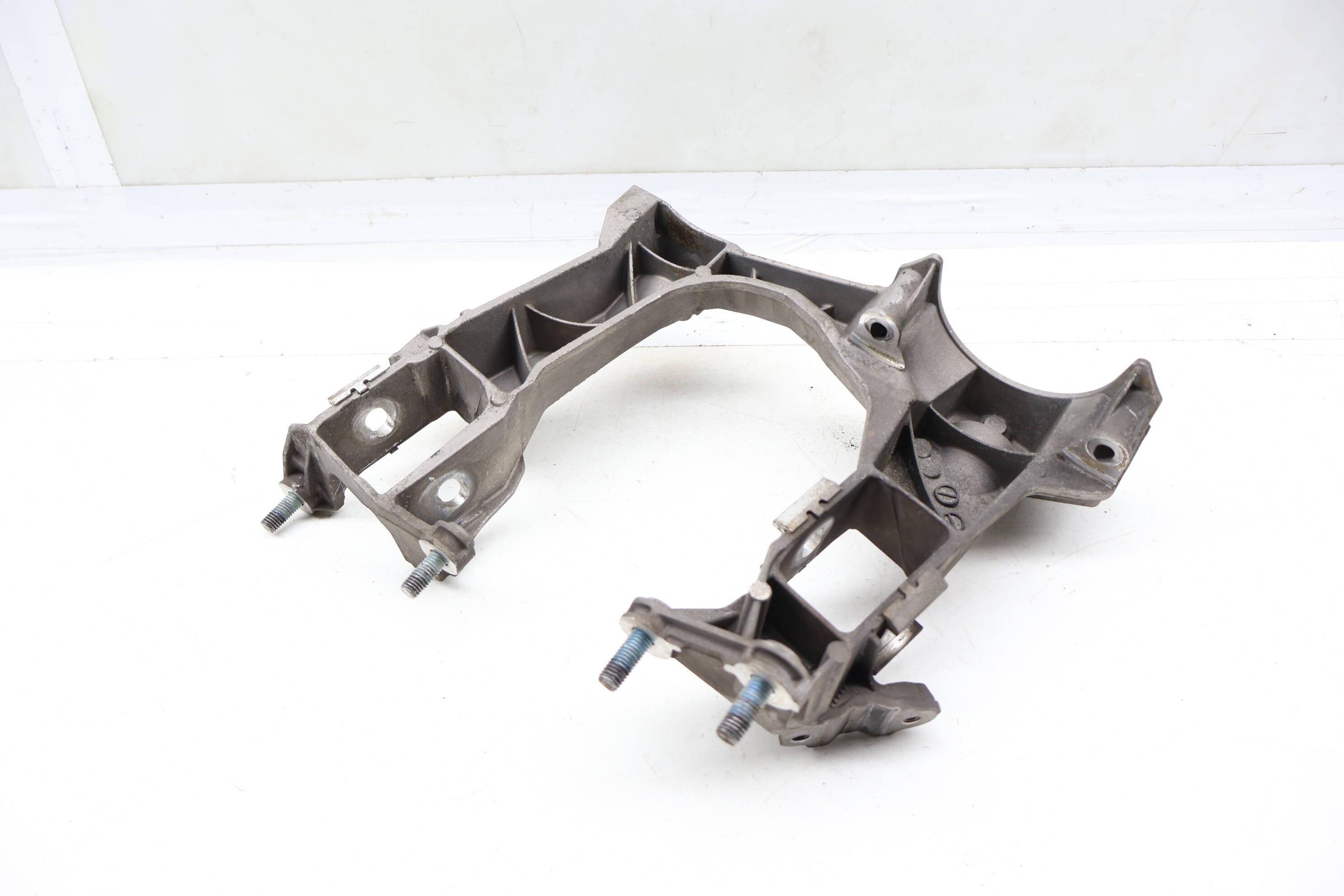 Subframe Support Mount Bracket 98733115204