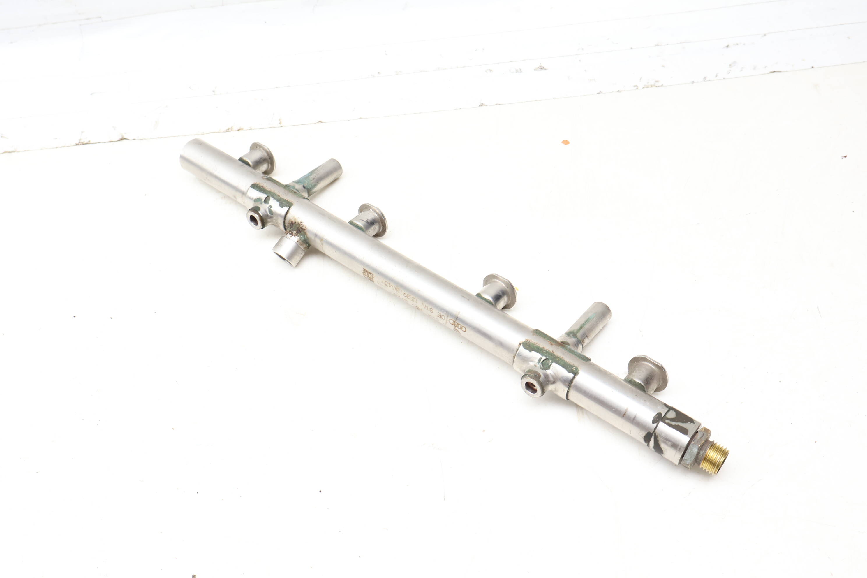 Fuel Rail 06K133317G 95813331700