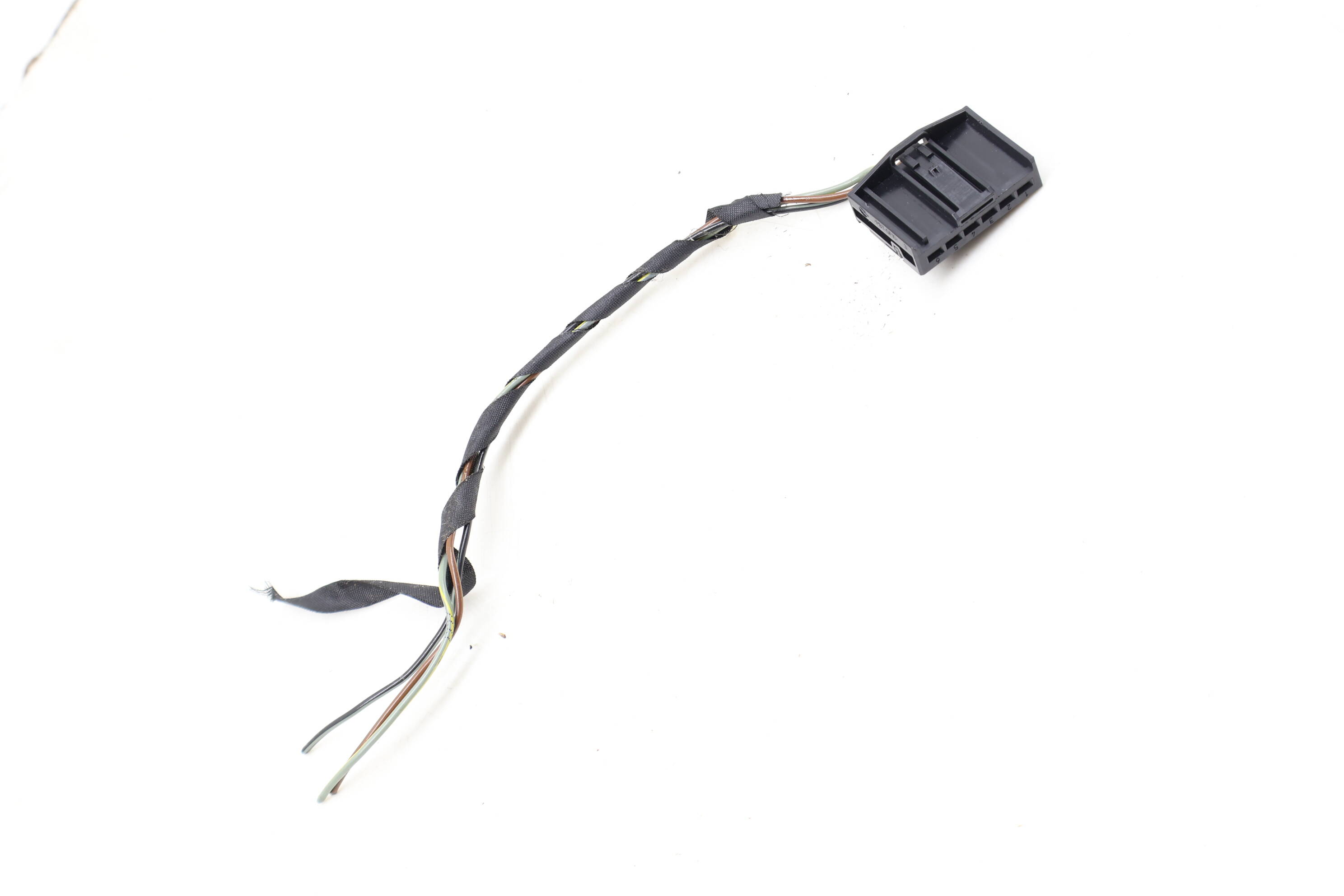 Outer Tail Light / Lamp Wiring Harness Connector / Pigtail