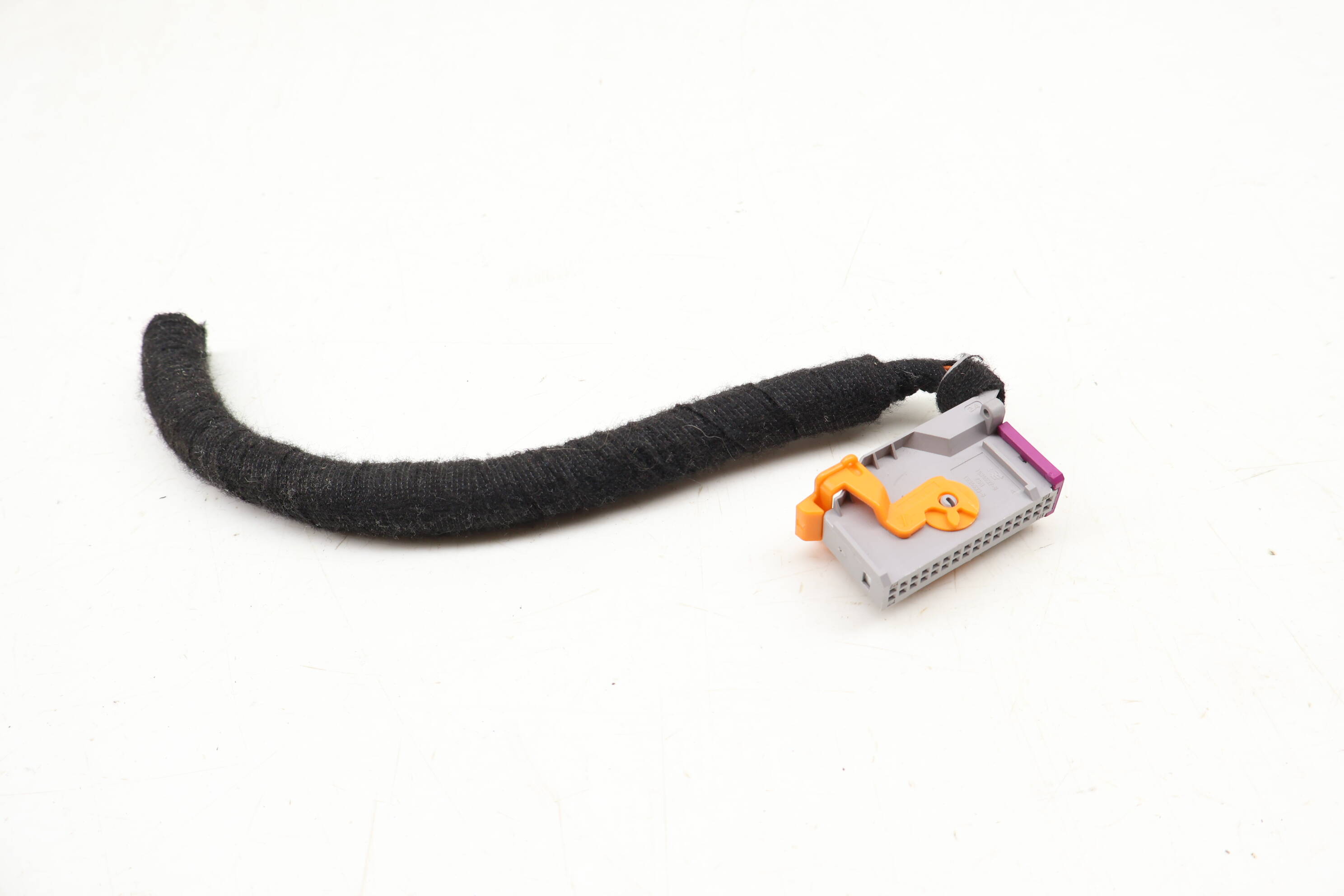 32-Pin Instrument Cluster Wiring Harness Connector / Pigtail 1J0972977G