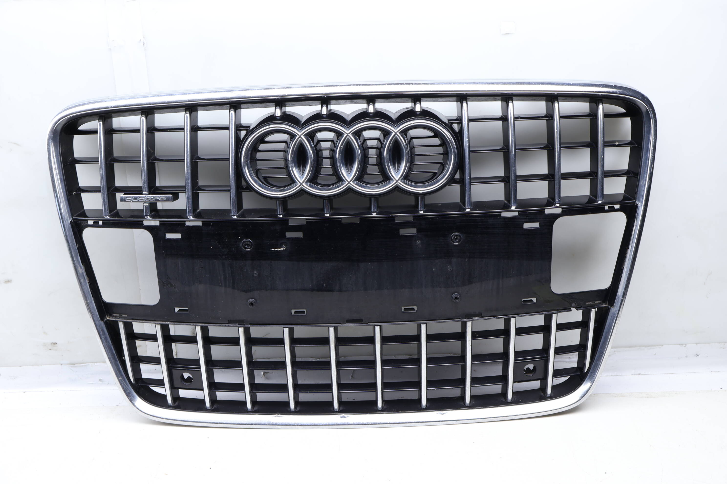 S-Line Radiator / Bumper Grille Assembly 4L0853651E