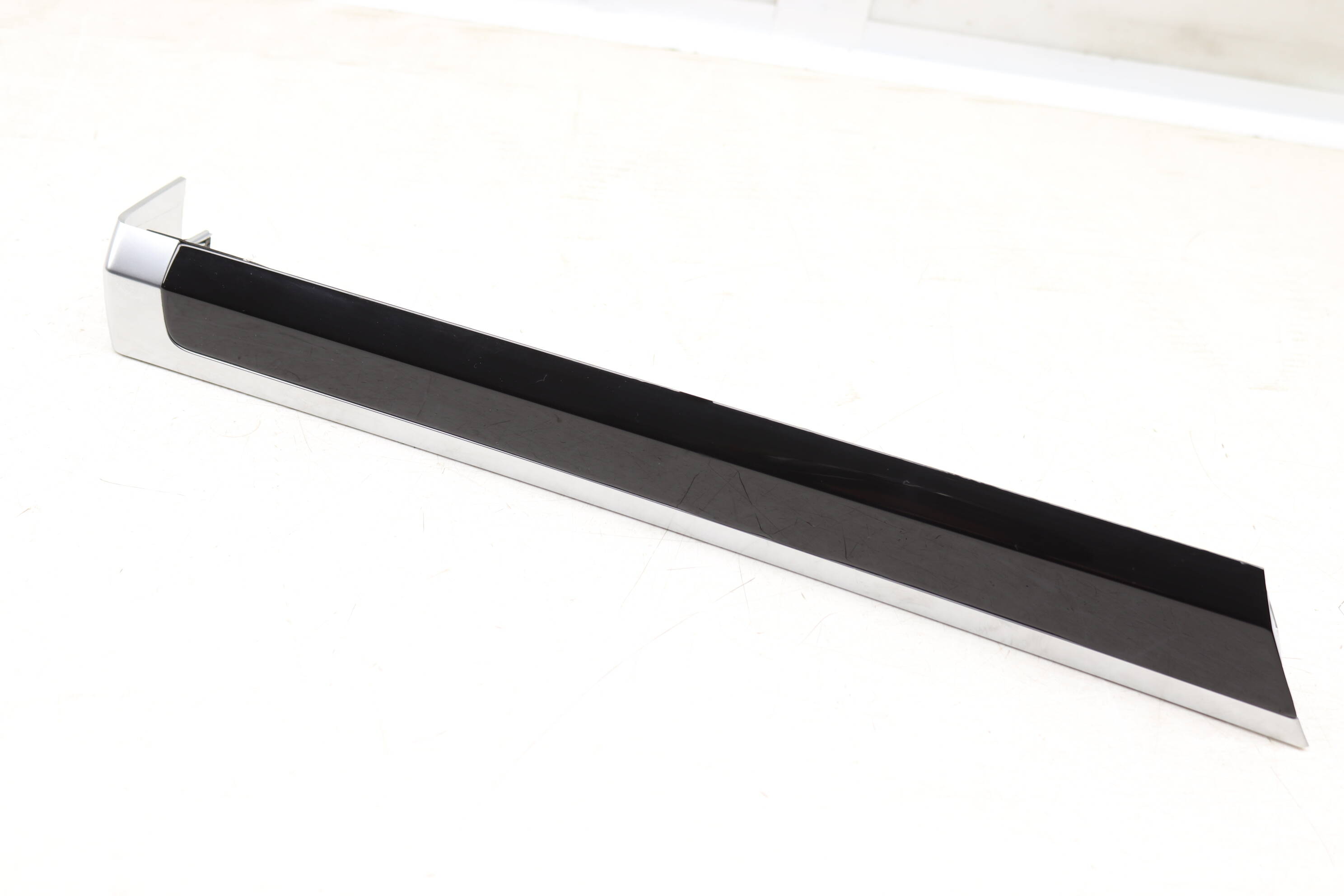 Door Panel Trim / Molding 7P5867420F 95855542000