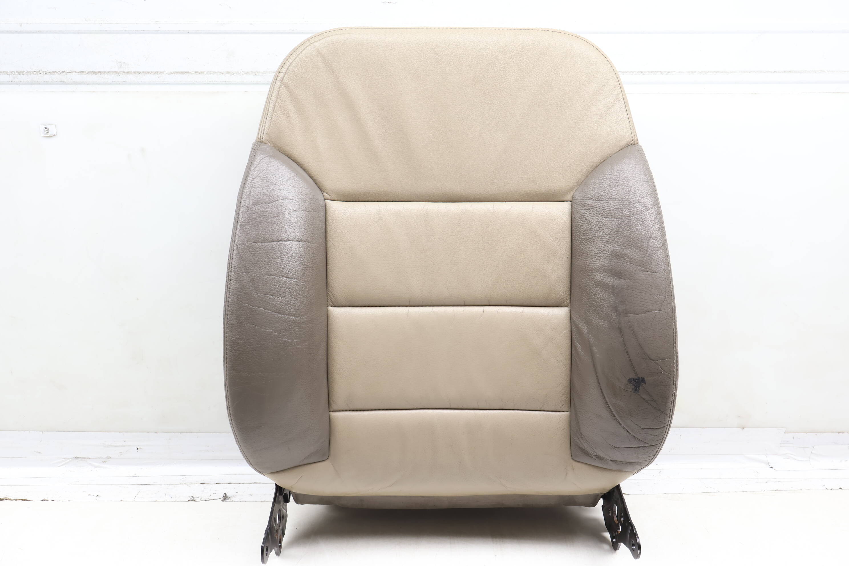 Upper Seat Backrest Cushion Assembly 4Z7881805A