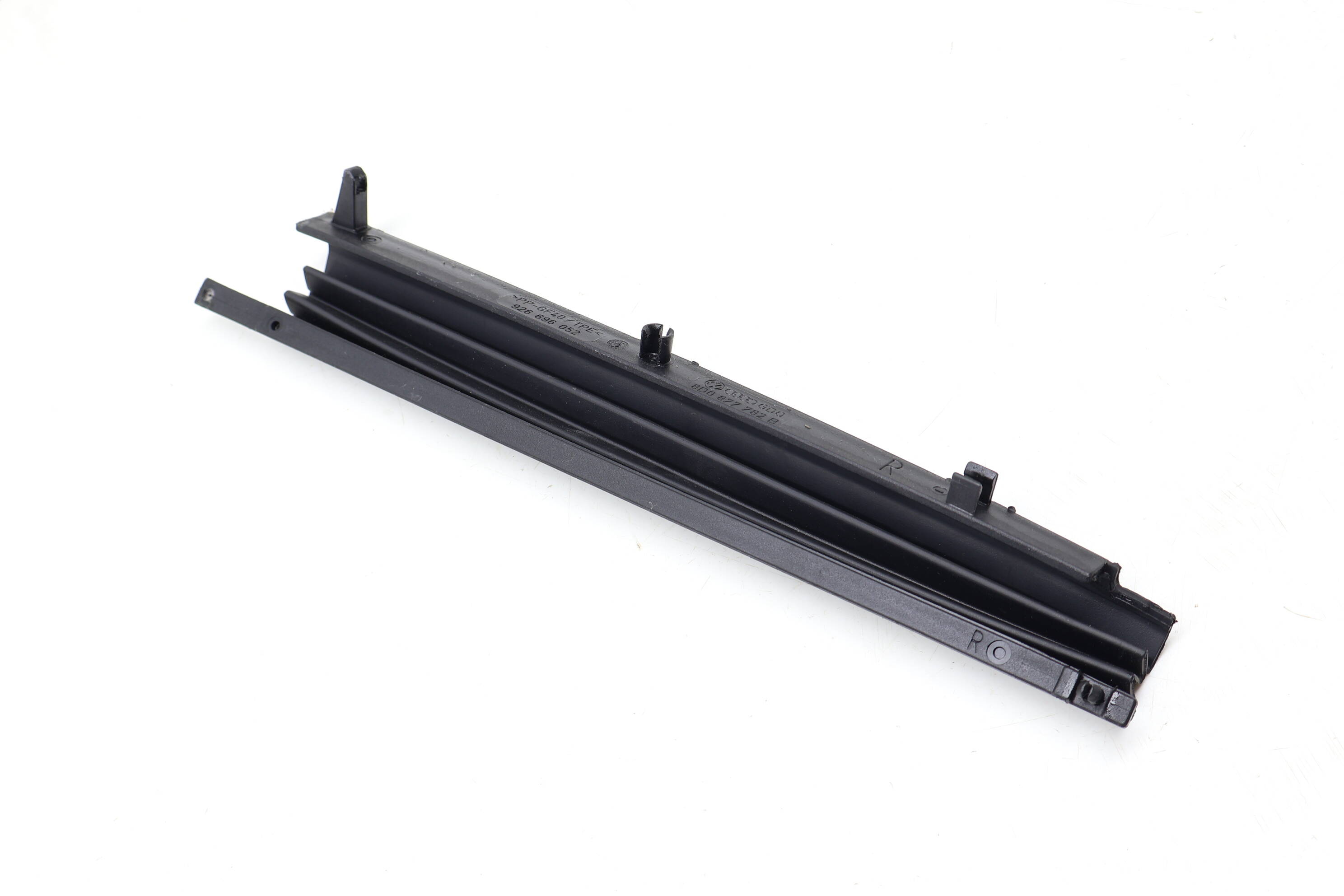 Sunroof / Sun Roof Glass Trim 8D0877782B 95556400600