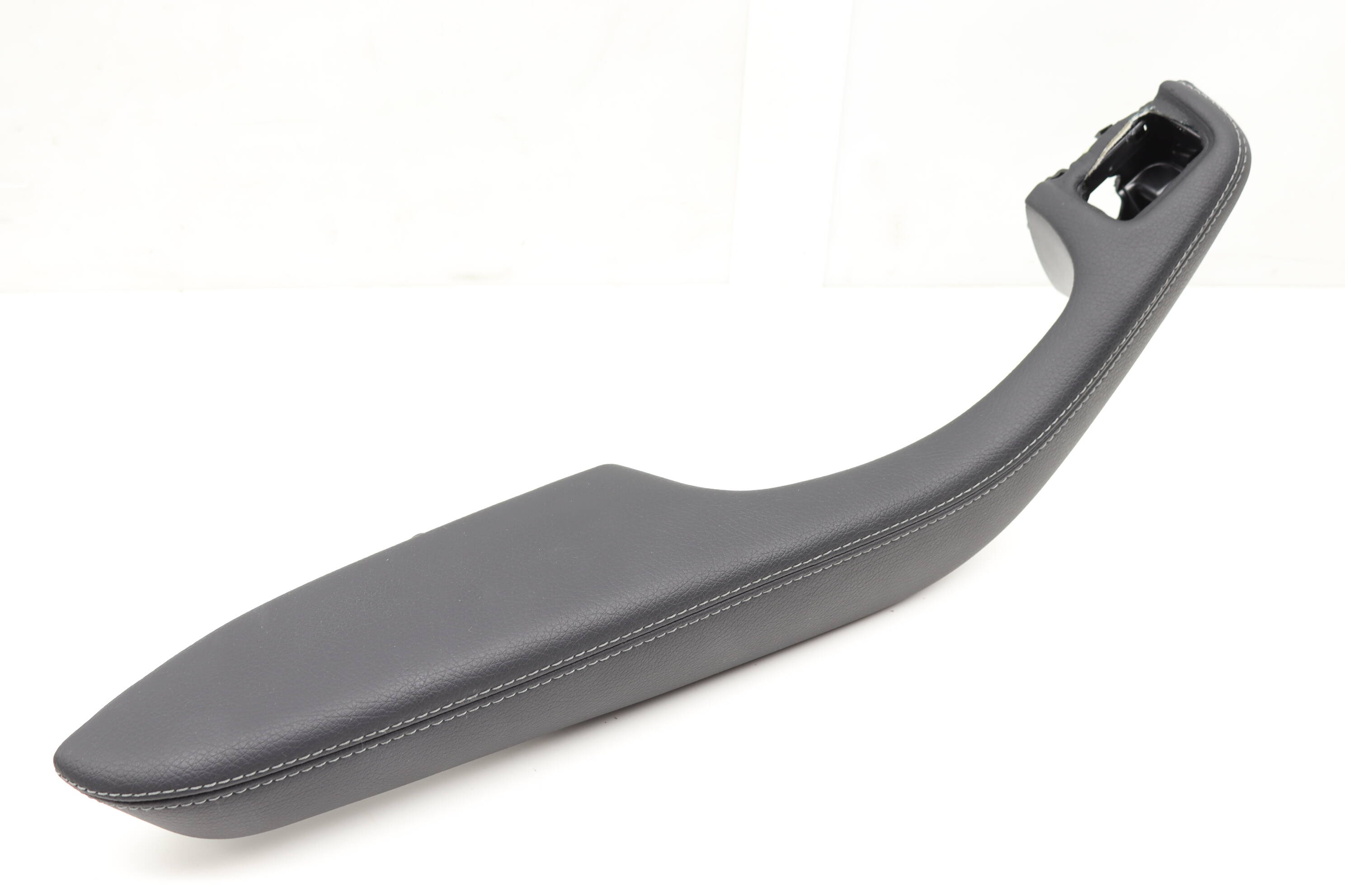 Door&#x20;Panel&#x20;Pull&#x20;&#x2F;&#x20;Armrest&#x20;2057300594