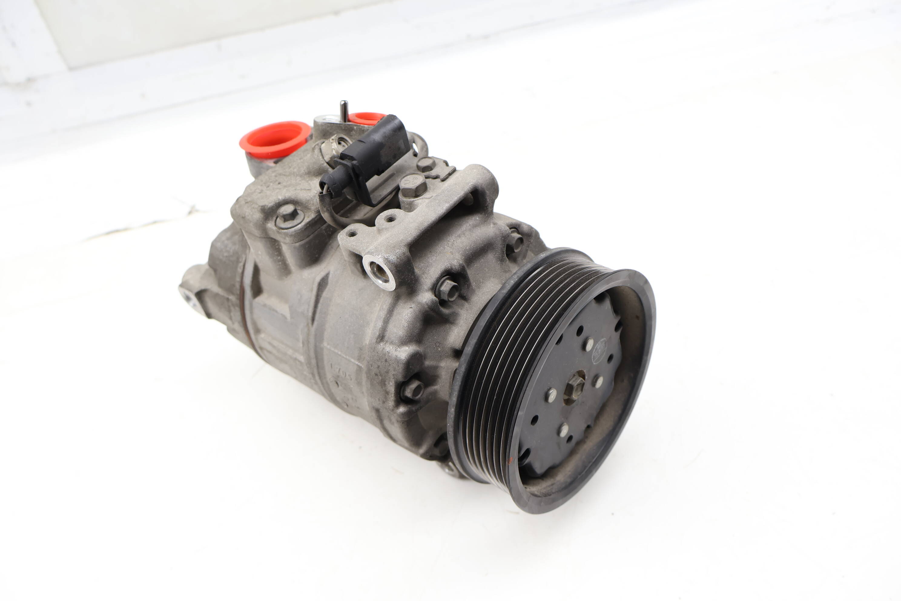 Ac Compressor 7P0820803M 95812601201
