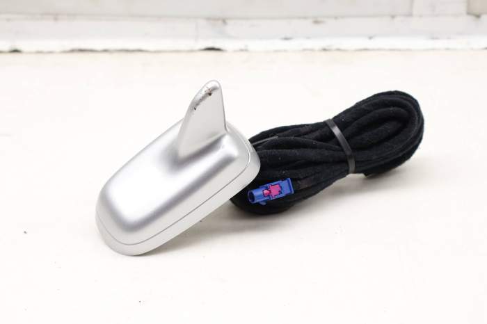 Shark Fin / Roof Antenna 8J8035503B main product photo