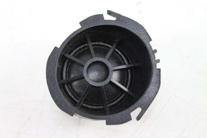 Upper A Pillar Tweeter Speaker 8P0035399A main product photo