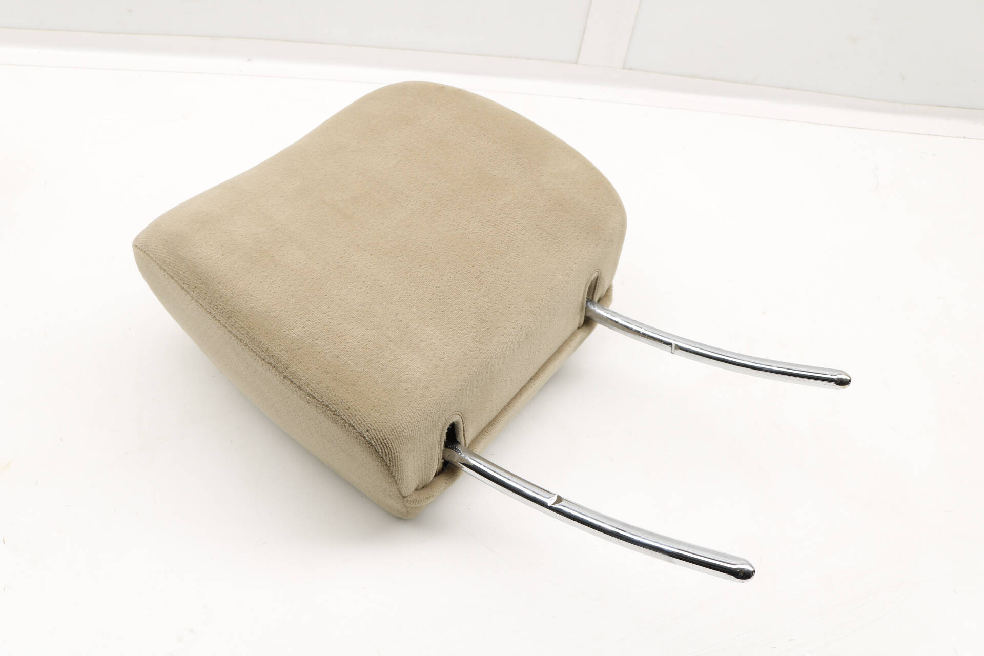 Headrest / Head Rest 7D0881921M