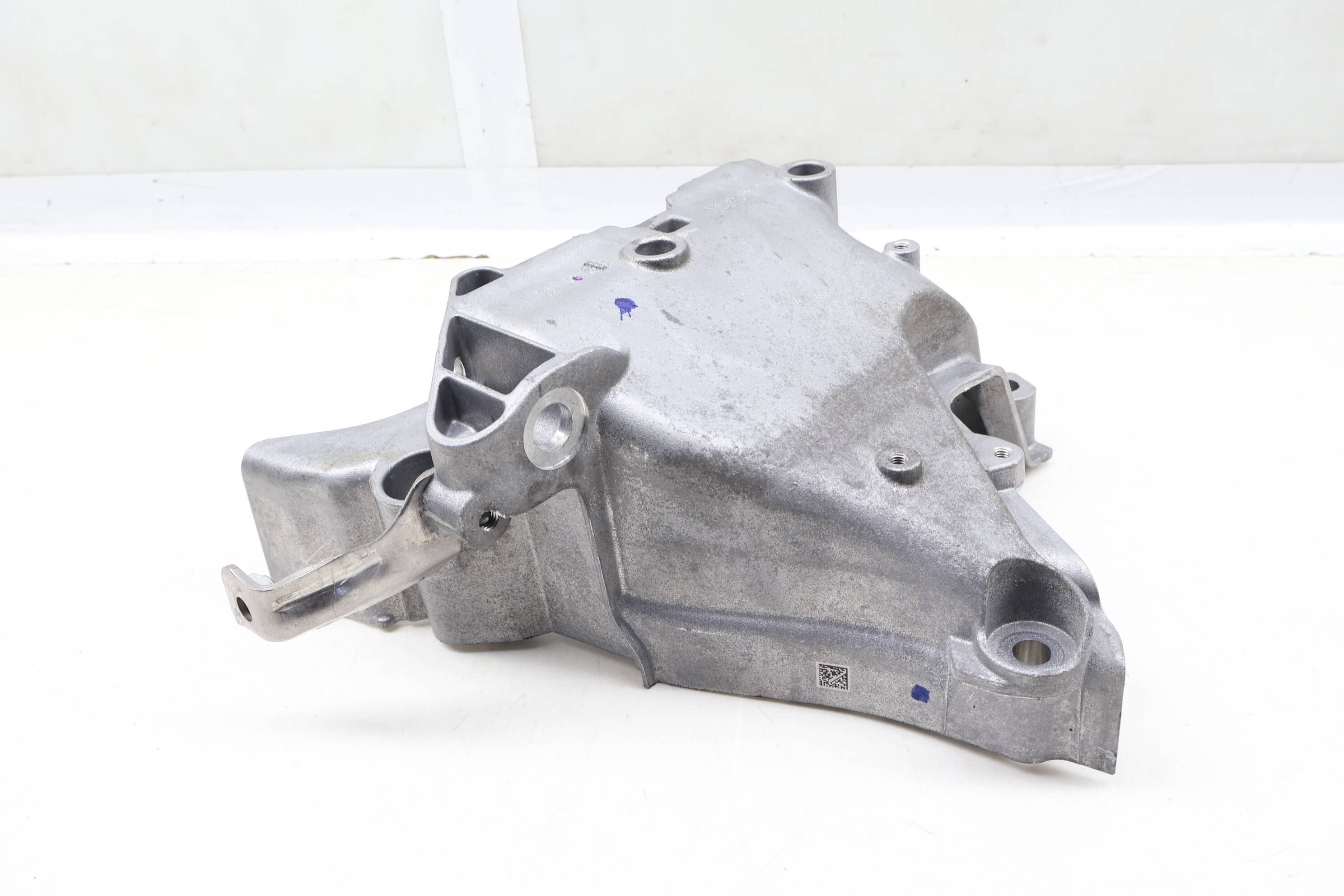 Engine Support Mount Bracket 05E199275J