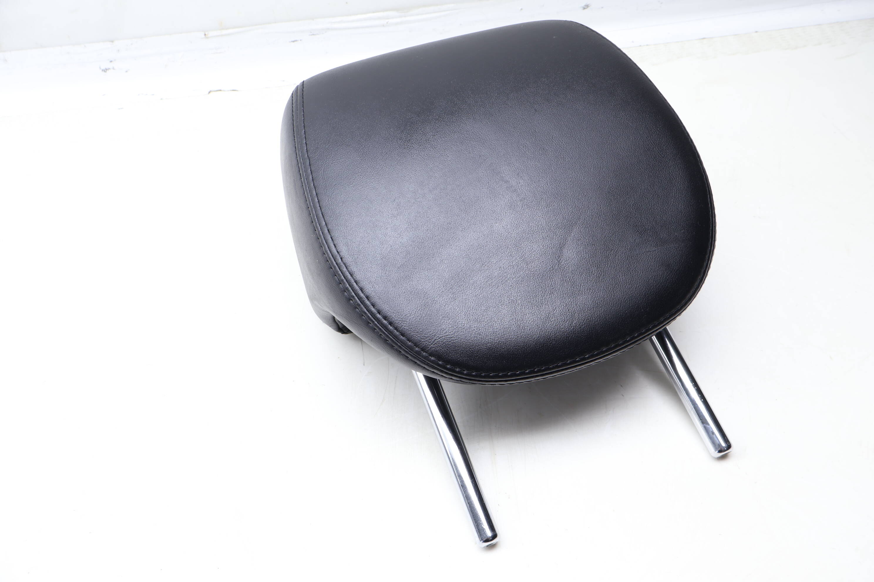 Seat Headrest / Head Rest 7L5885901E 95552281301