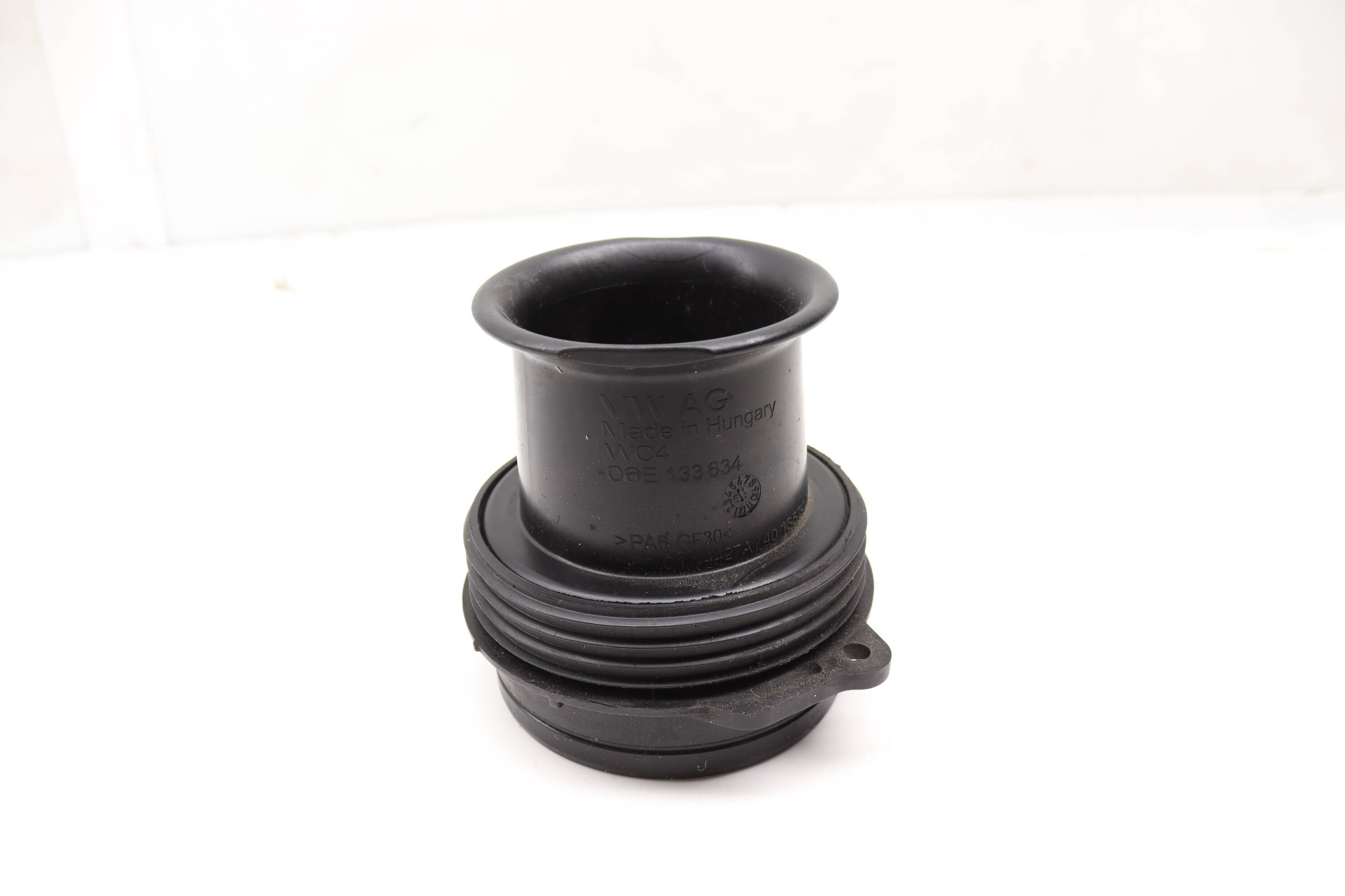 Air Intake Tube / Duct 06E133634