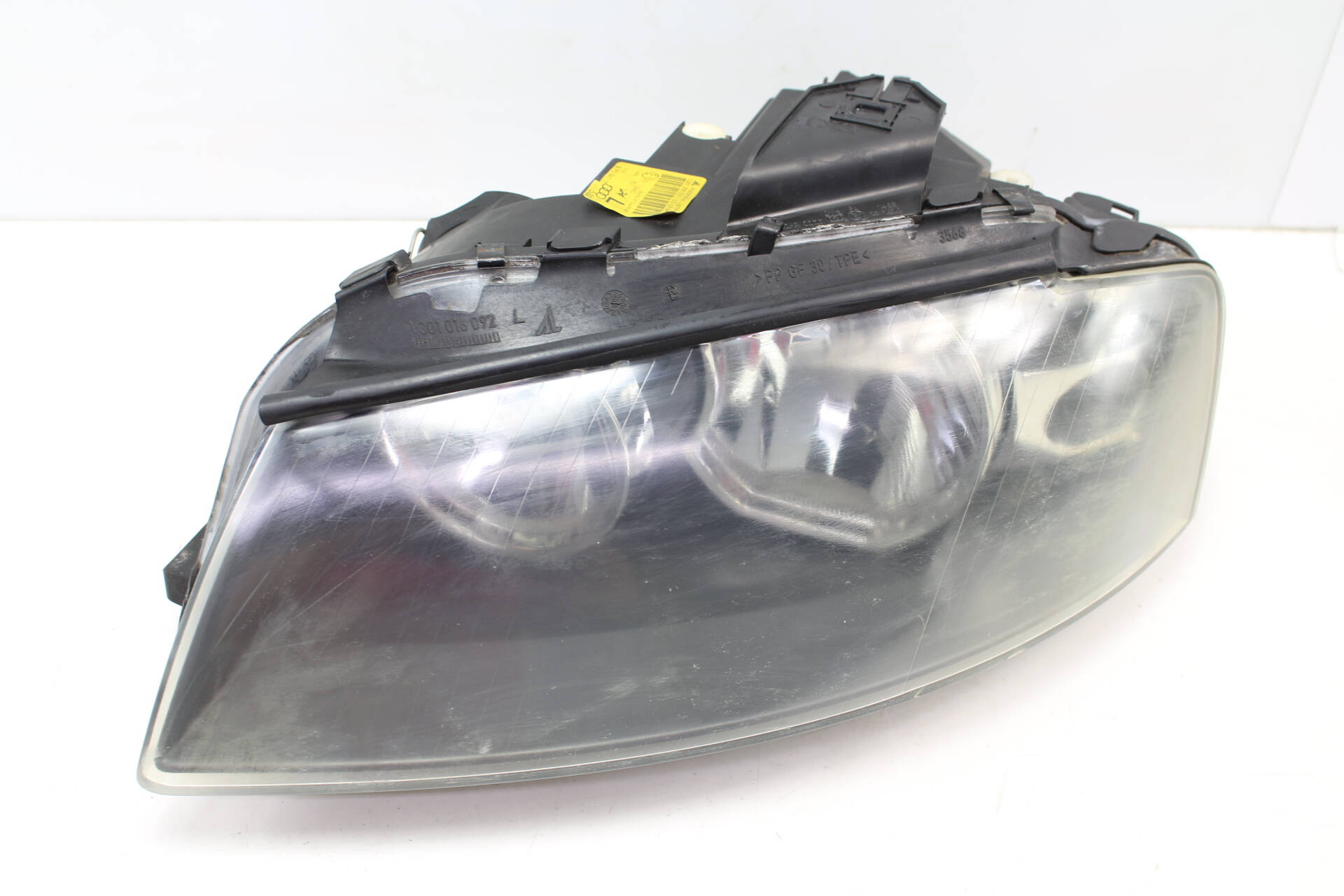 Halogen Headlight / Headlamp 8P0941003A