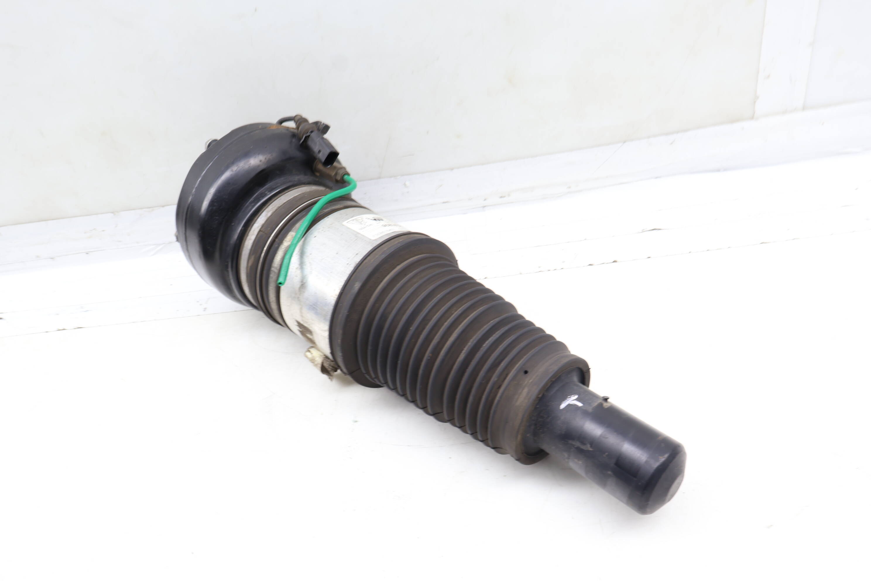 Air Ride Shock / Spring / Strut 95B616039F
