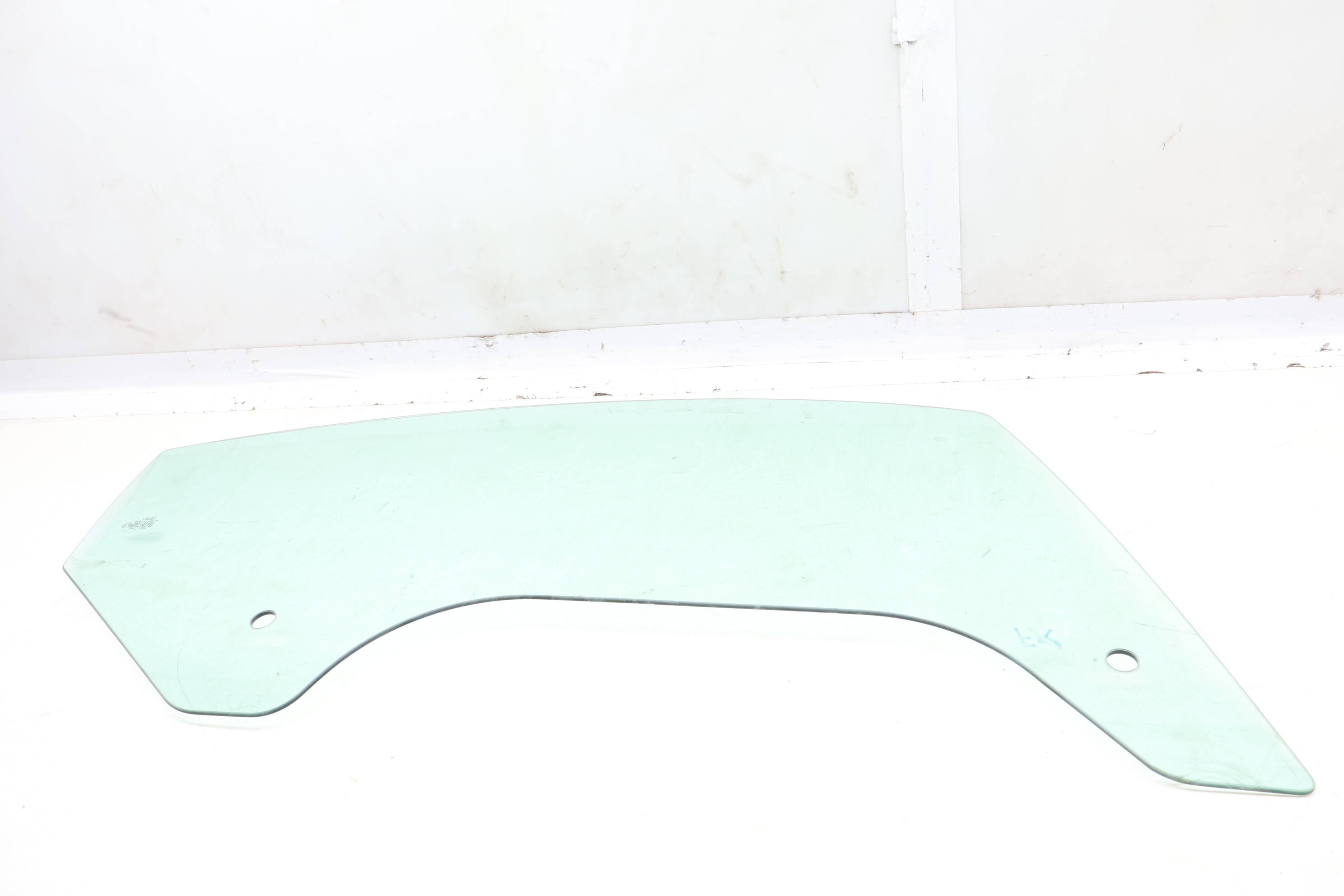 Coupe Door Window Glass 8N8845202A