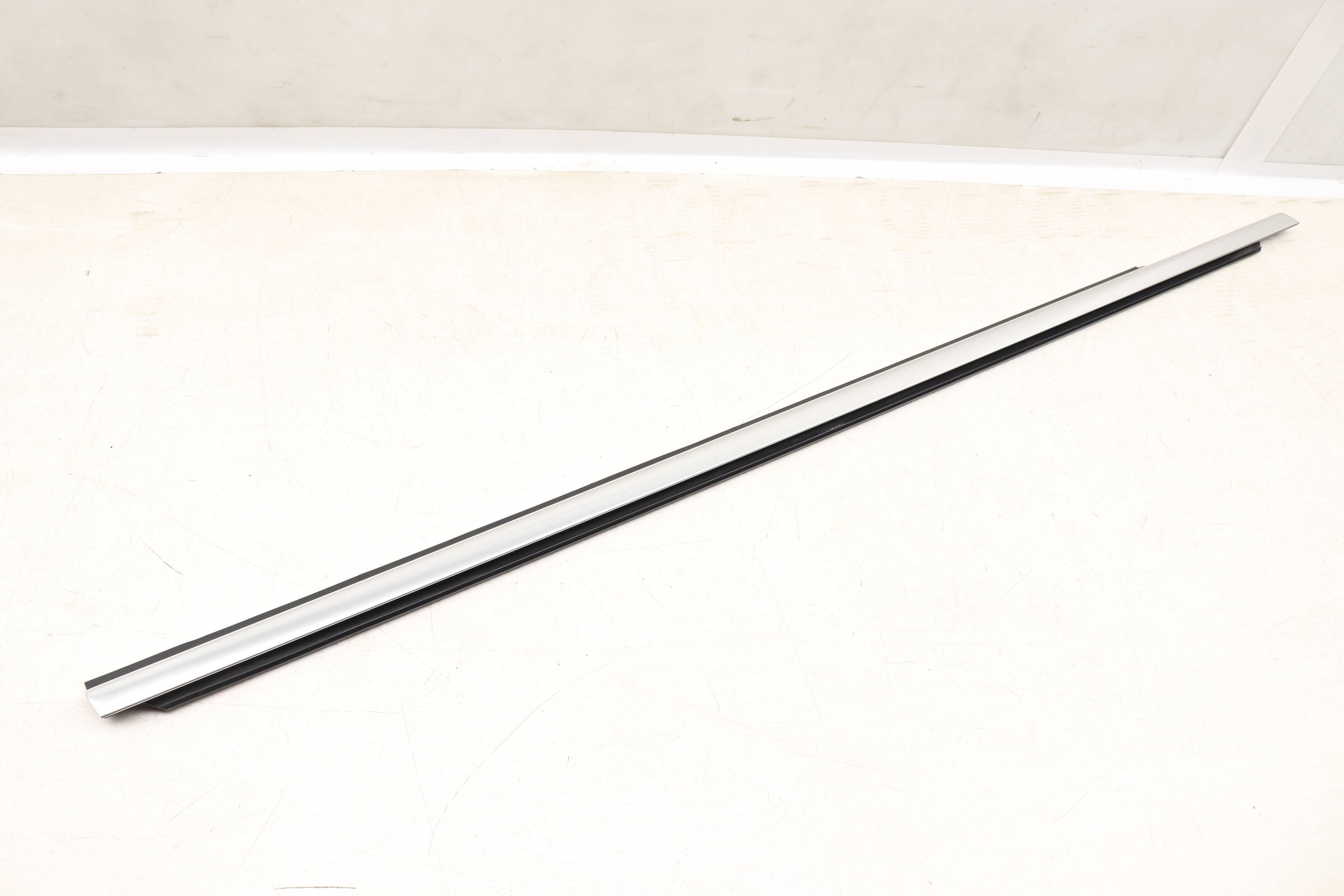 VW Front Right Exterior Door Window Slot Seal / Trim 3C8837476F