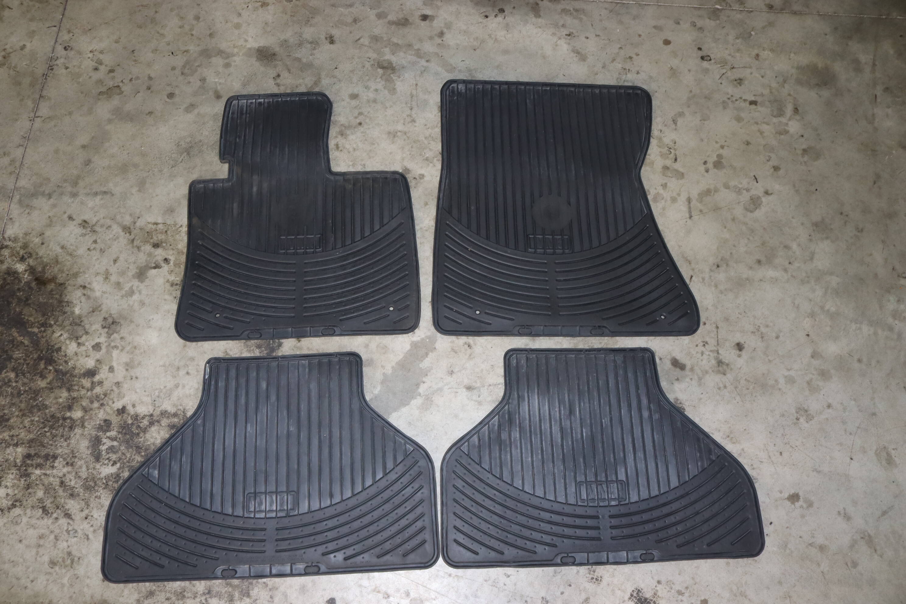 BMW Rubber Floor Mat Set (X5) 51472231953