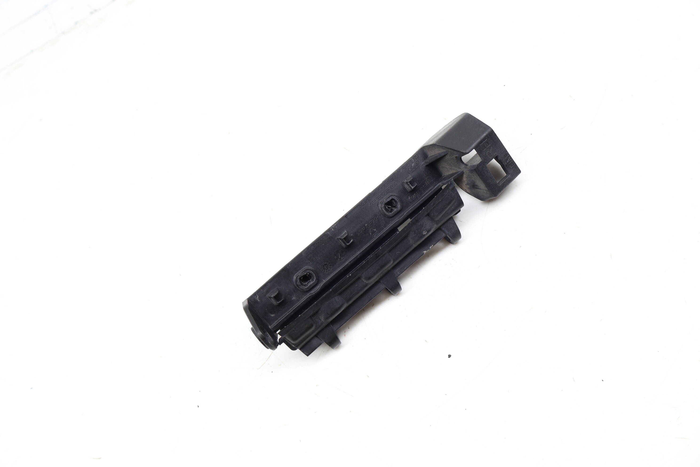 Bumper Mount Bracket / Guide 4G5807890A