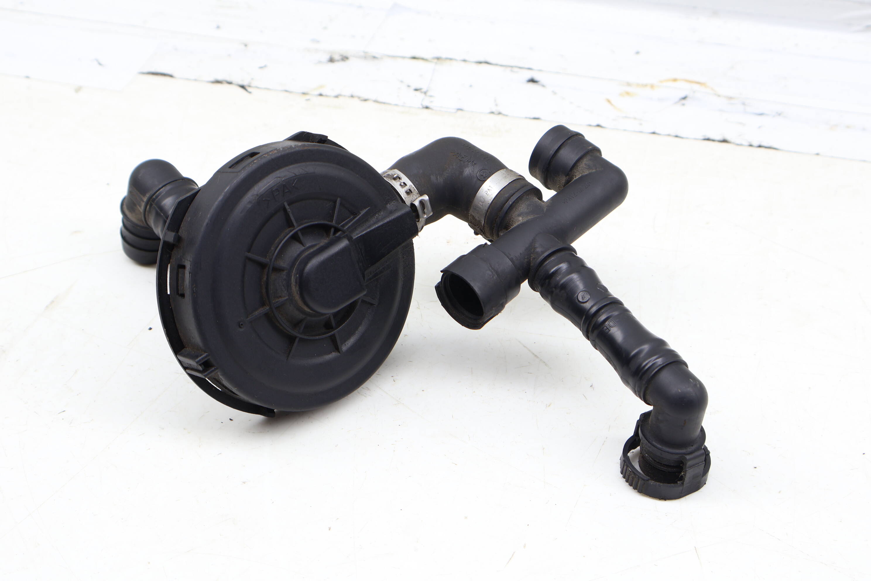 Pcv / Crankcase Pressure Valve Assembly 077103245C