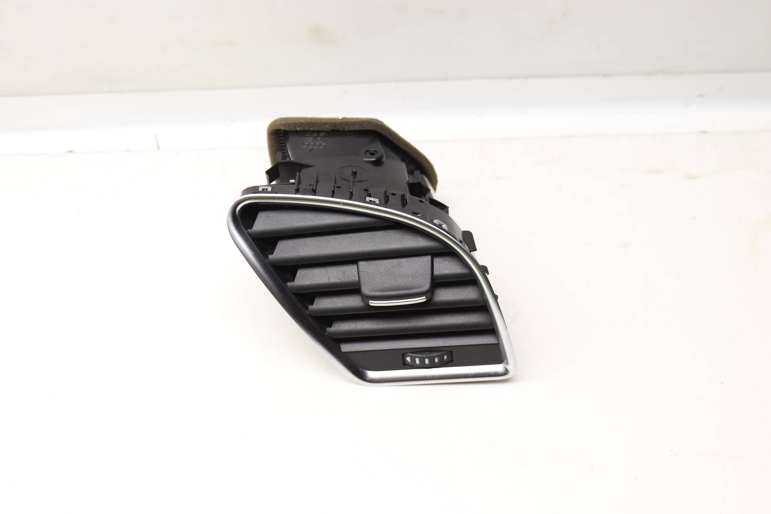 Dash&#x20;Air&#x20;Vent&#x20;8T1820902C