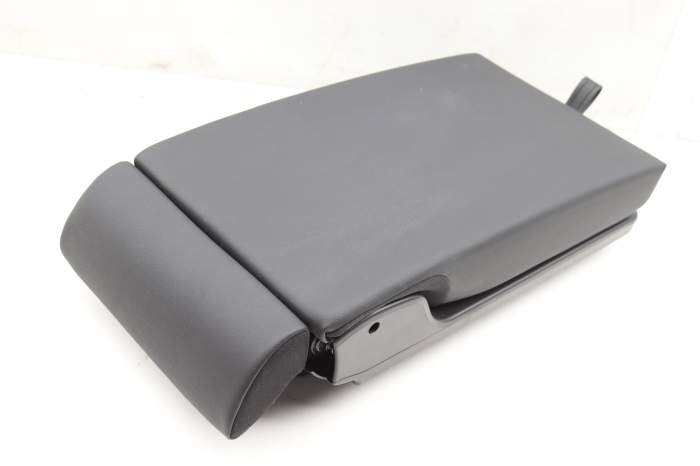 Center Seat Armrest / Cup Holder 3G8885081F main product photo