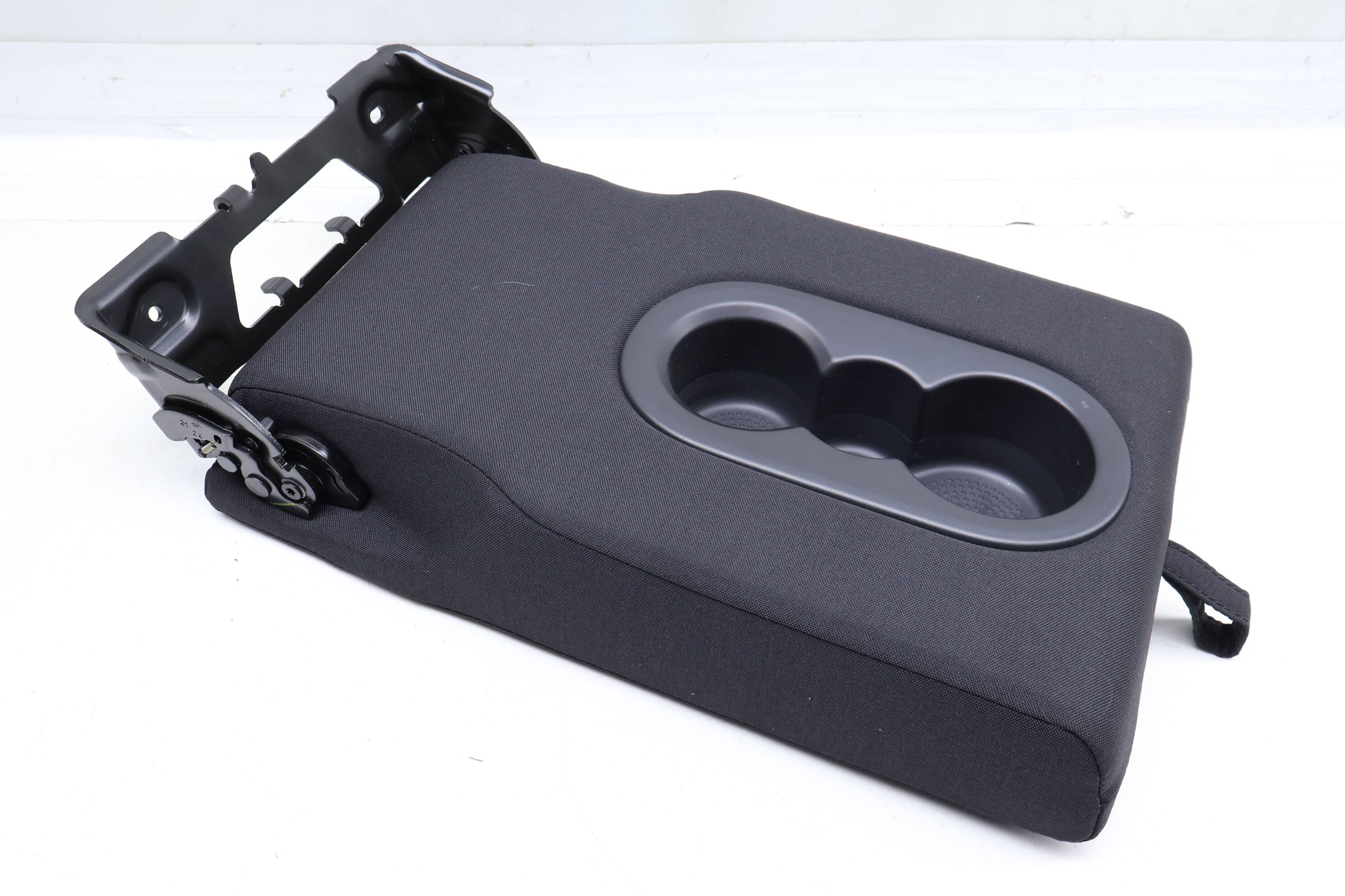 Center Seat Armrest / Cup Holder 17A885081