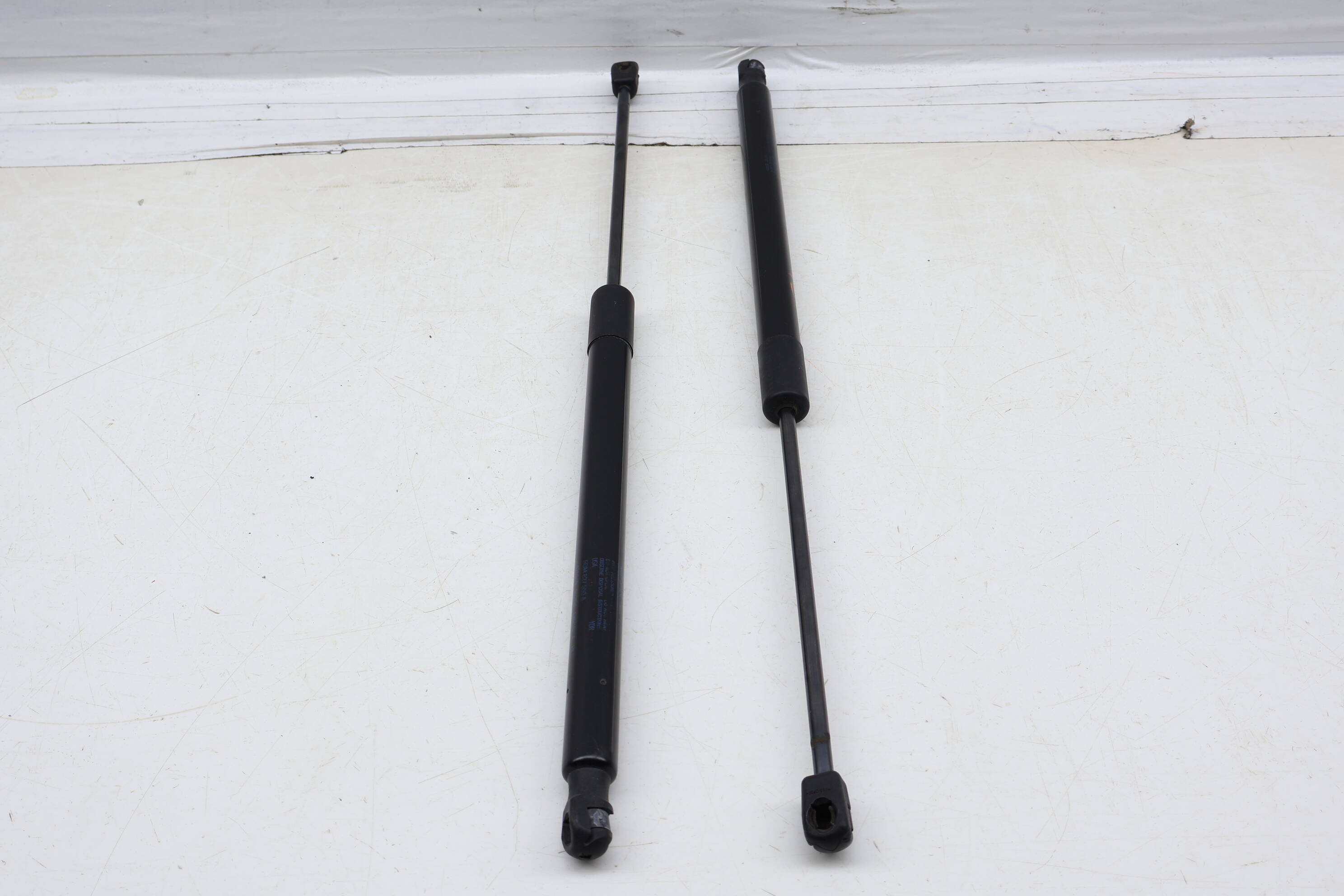 Trunk Lid Strut / Shock Set 5GM827550A