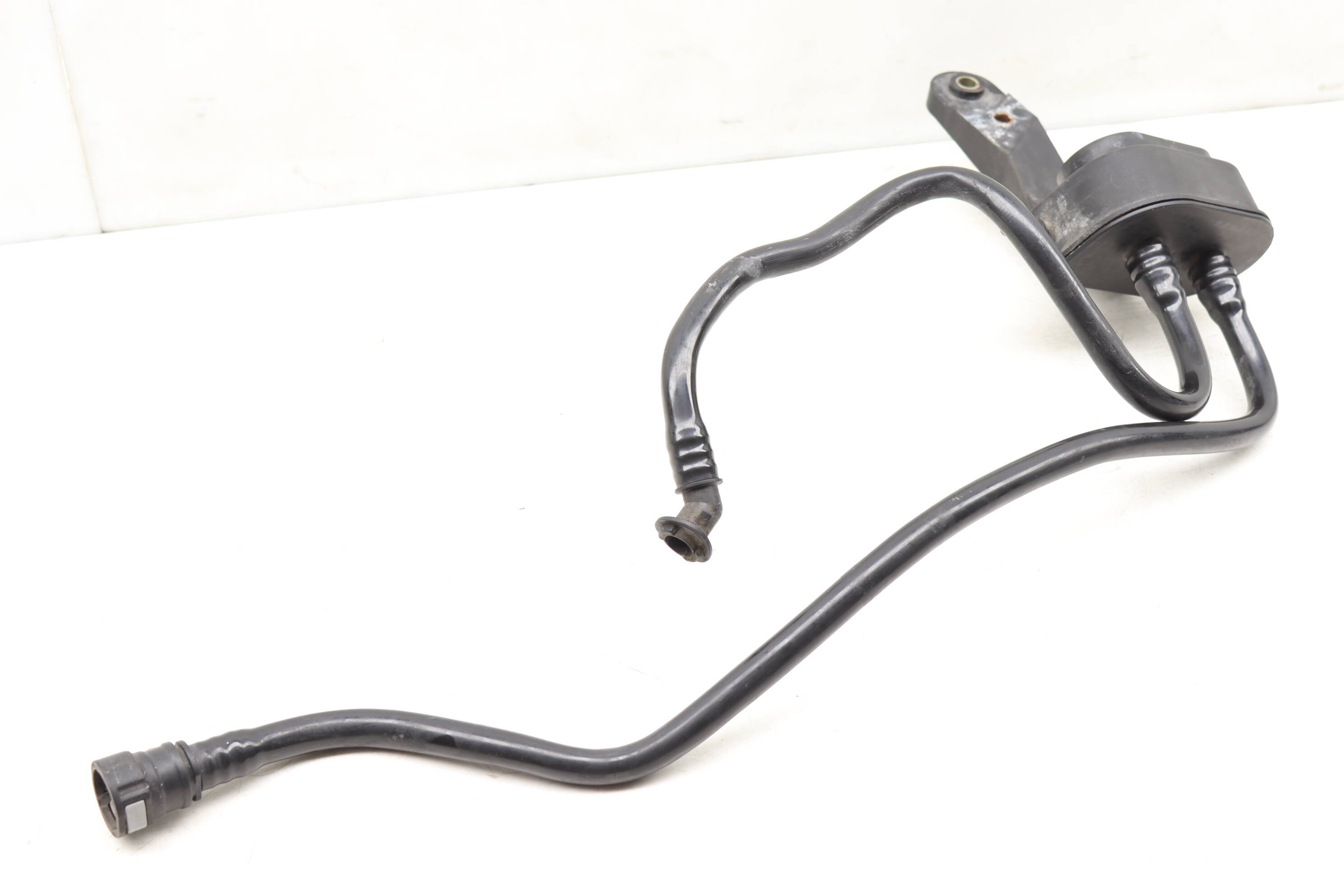 Fuel&#x20;Vapor&#x20;Valve&#x20;Housing&#x20;W&#x2F;&#x20;Lines&#x20;99620123101