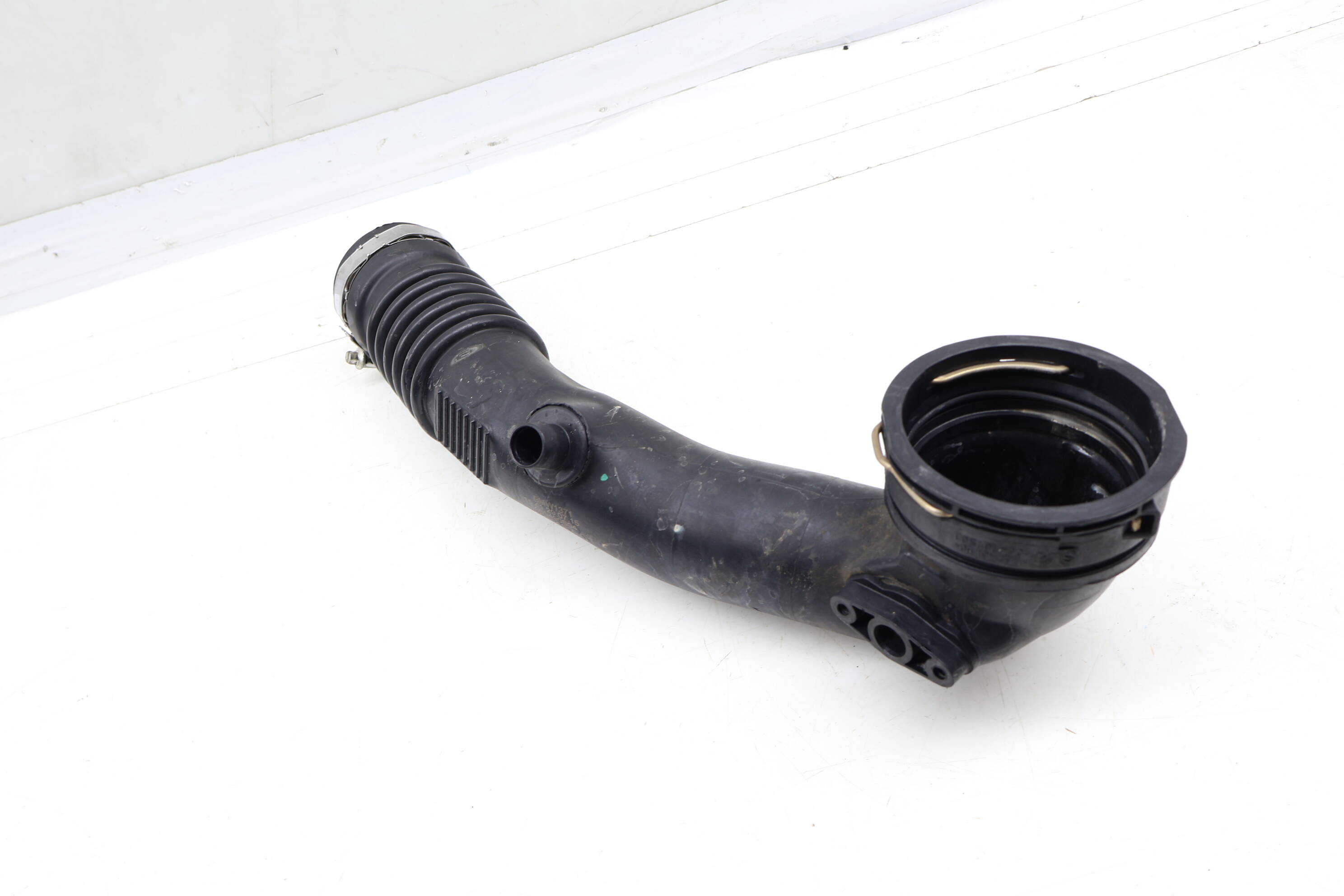 Air Intake Duct / Tube 13718626487