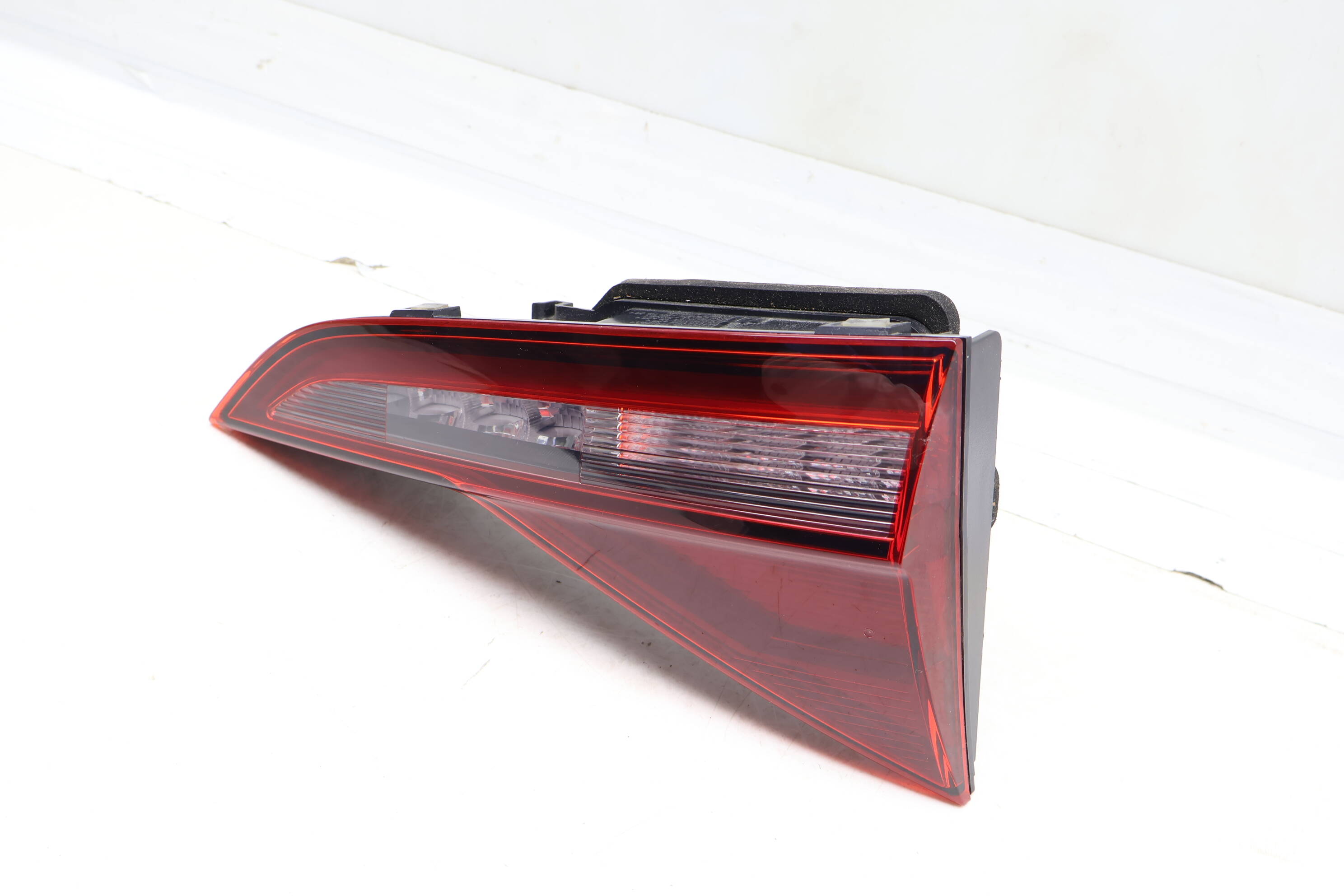 Inner Tail Light / Lamp 17A945094