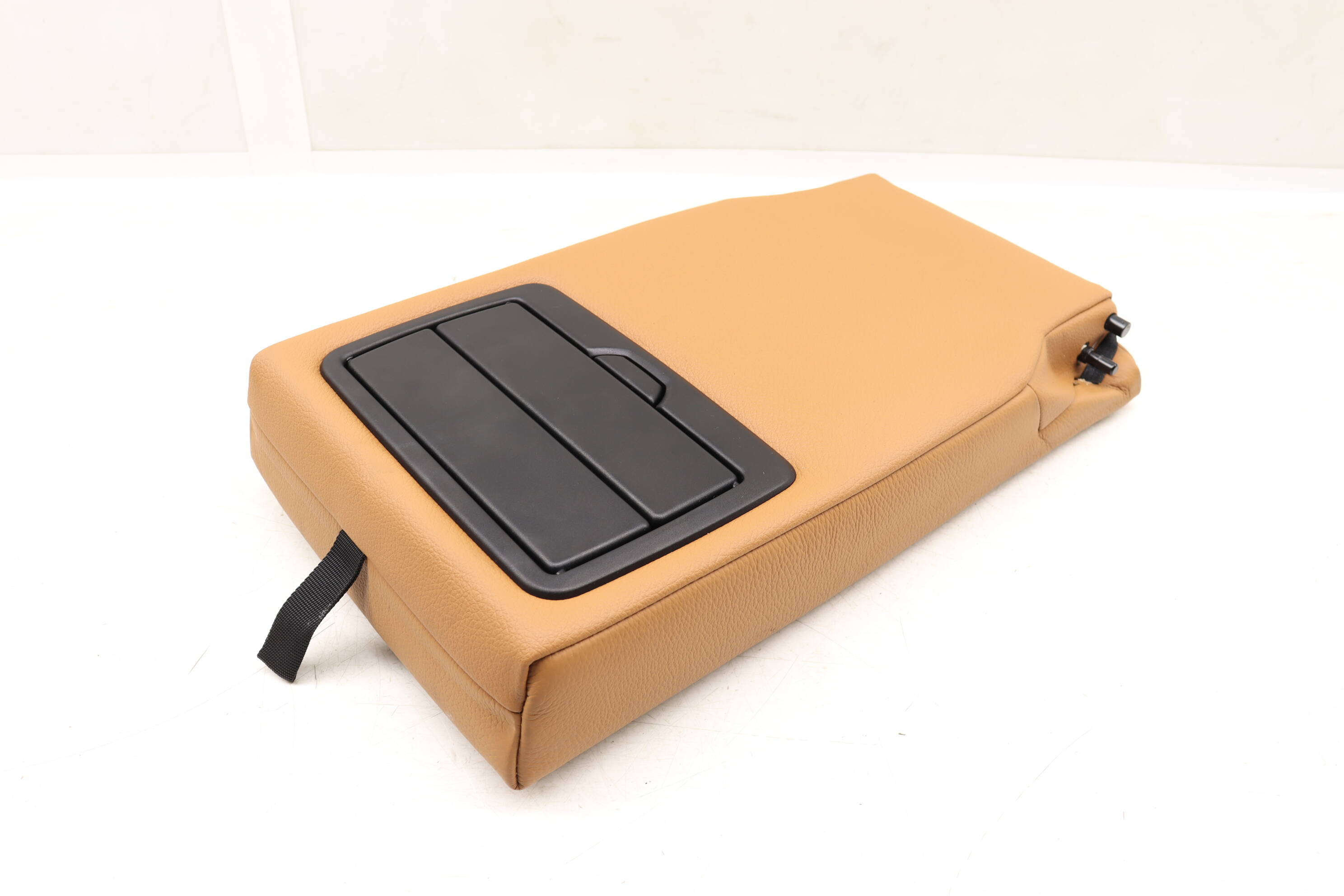 Seat Center Armrest / Cup Holder 52207476878