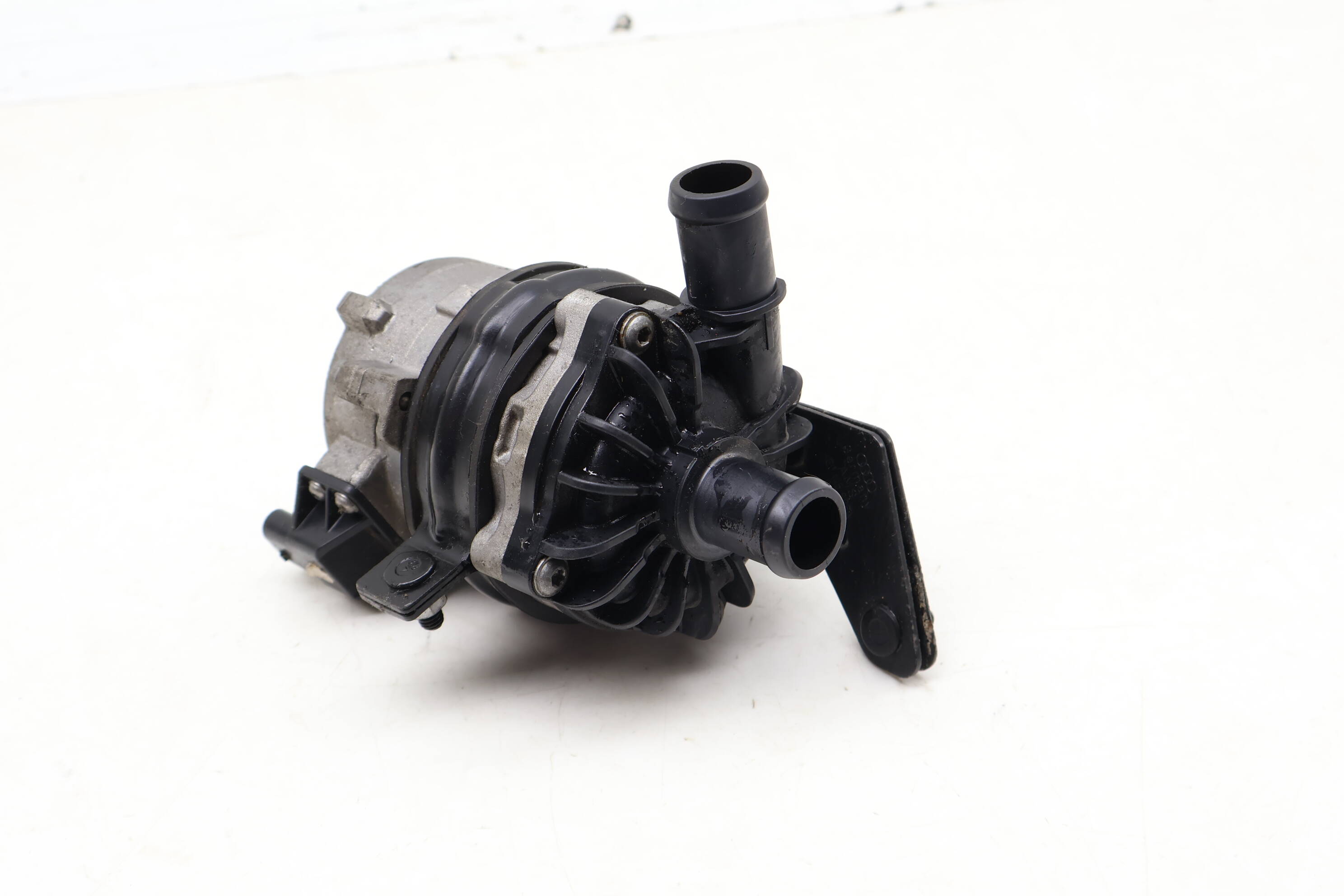 Auxiliary Coolant / Water Pump 8K0965567B