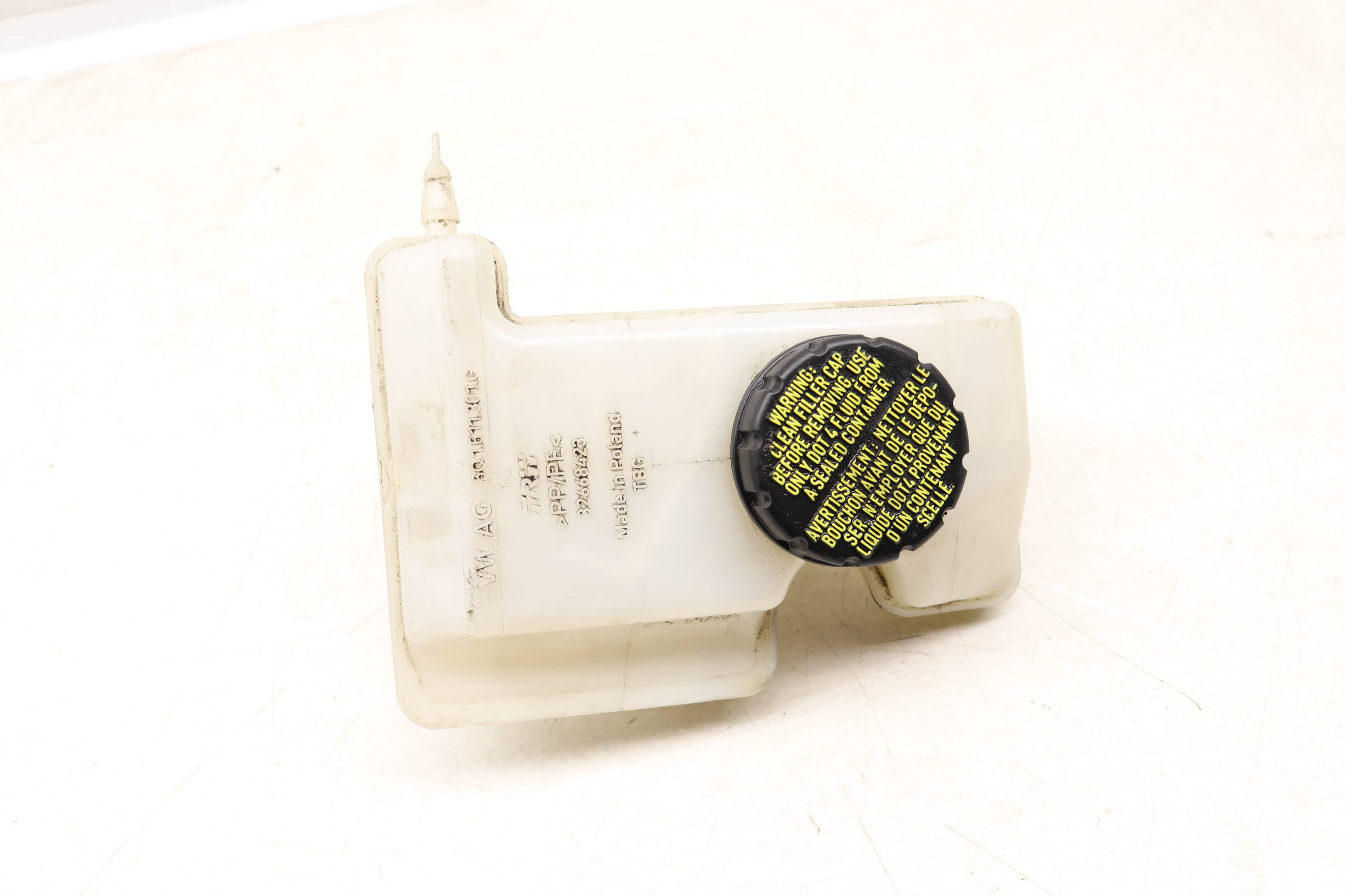 Brake&#x20;Fluid&#x20;Reservoir&#x20;&#x2F;&#x20;Tank&#x20;5Q1611301G