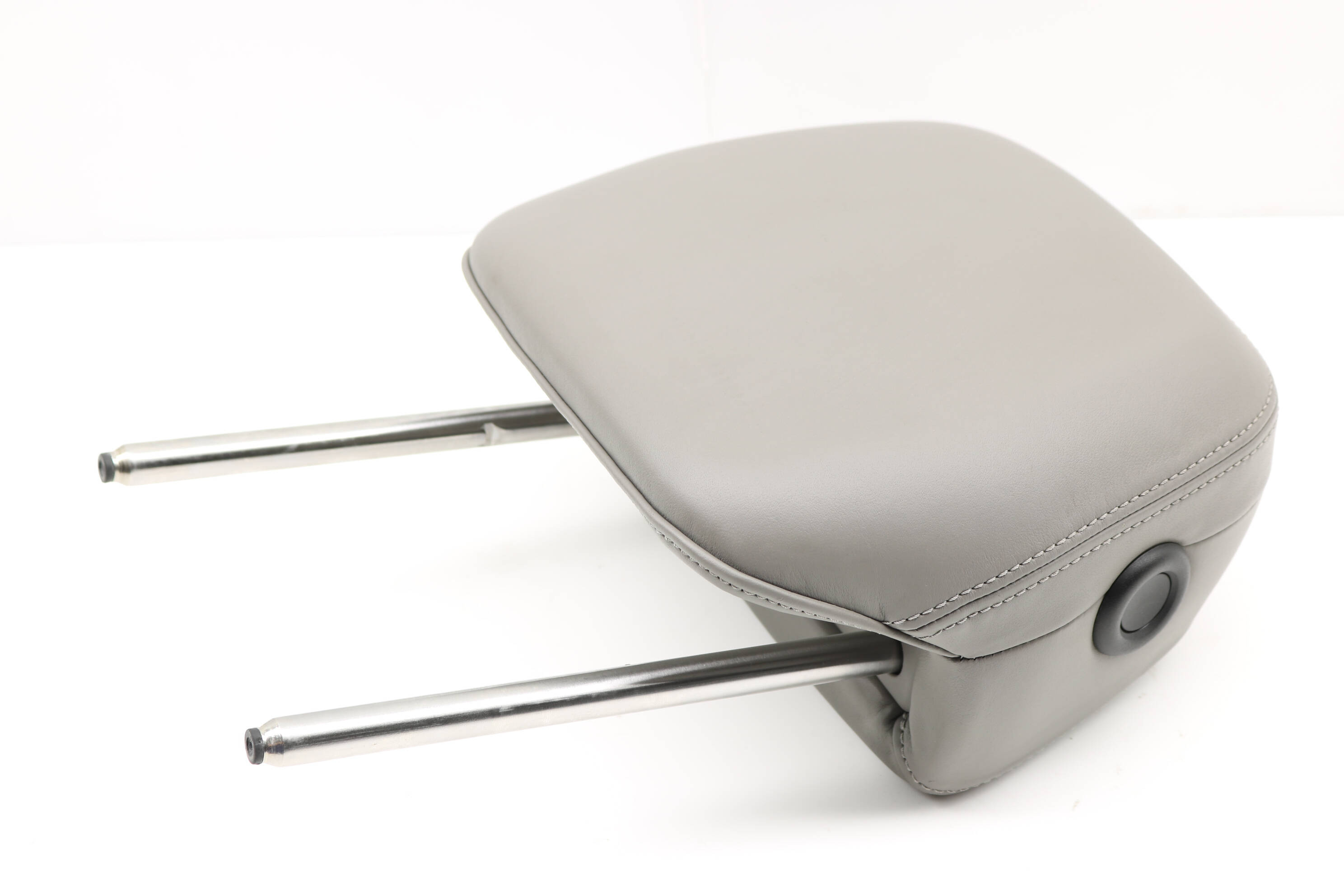 Seat Headrest / Head Rest 7P5885901B 95852281300