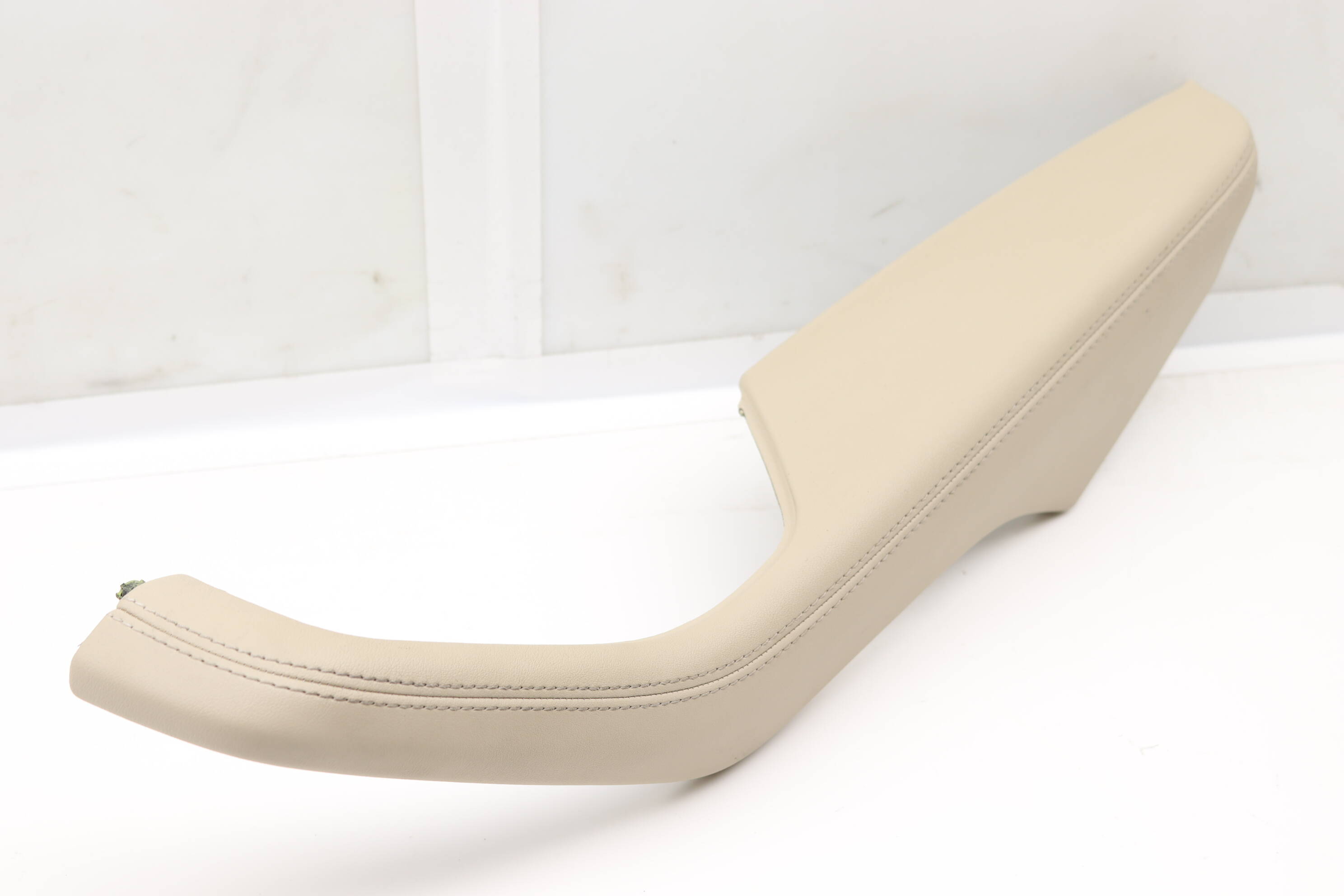 Door&#x20;Pull&#x20;Handle&#x20;&#x2F;&#x20;Armrest&#x20;8W0867374A