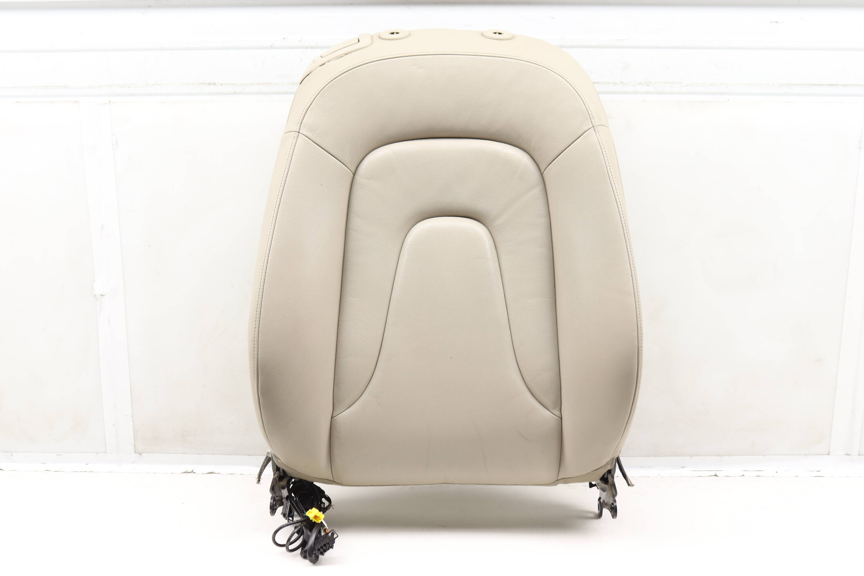 Upper Seat Backrest Cushion Assembly 8F0881806AA