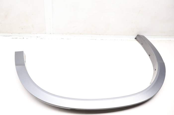 Fender Flare / Wheel Arch Trim Molding (M) 8069164 main product photo