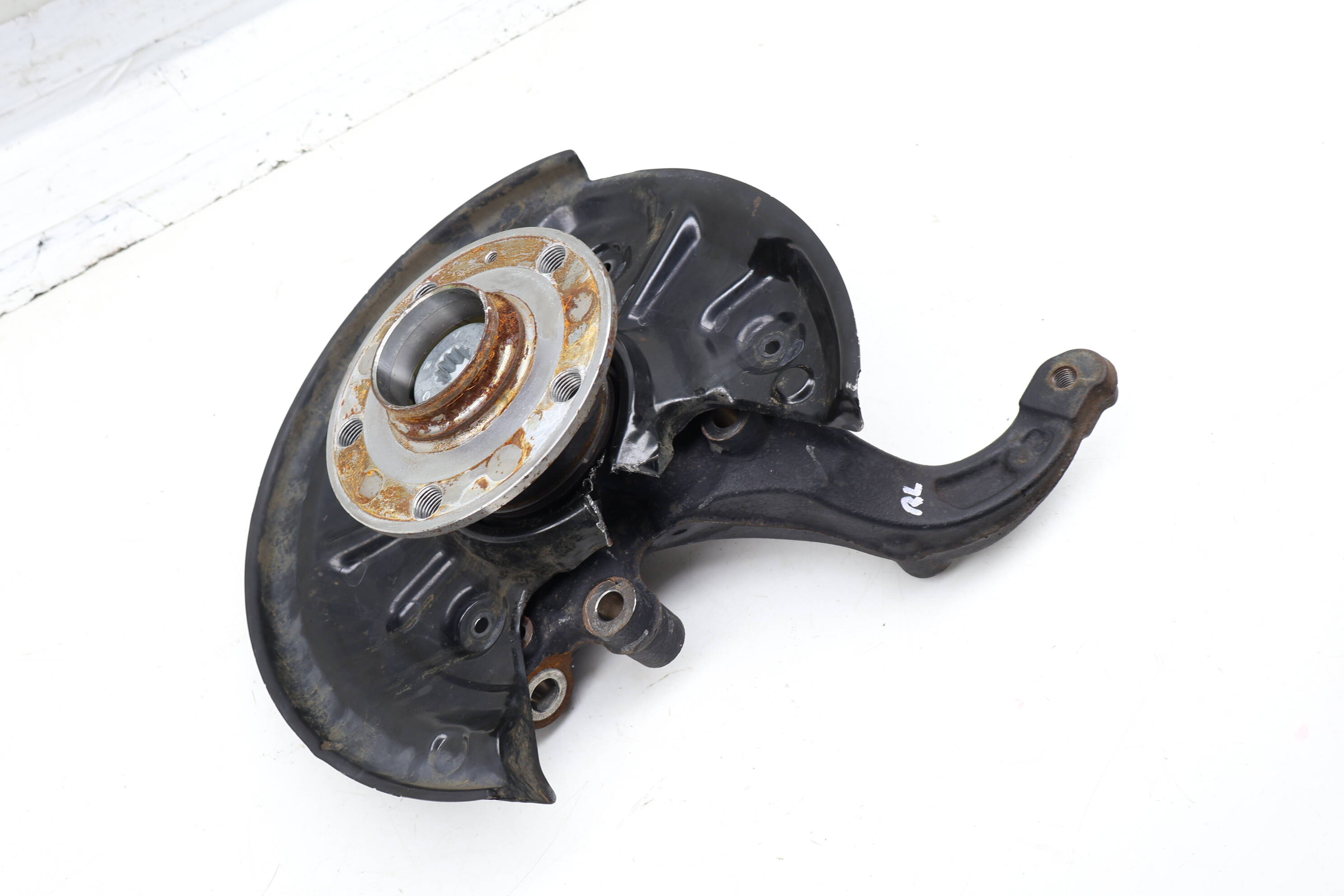 Spindle Knuckle W/ Wheel Bearing 5WA505435F
